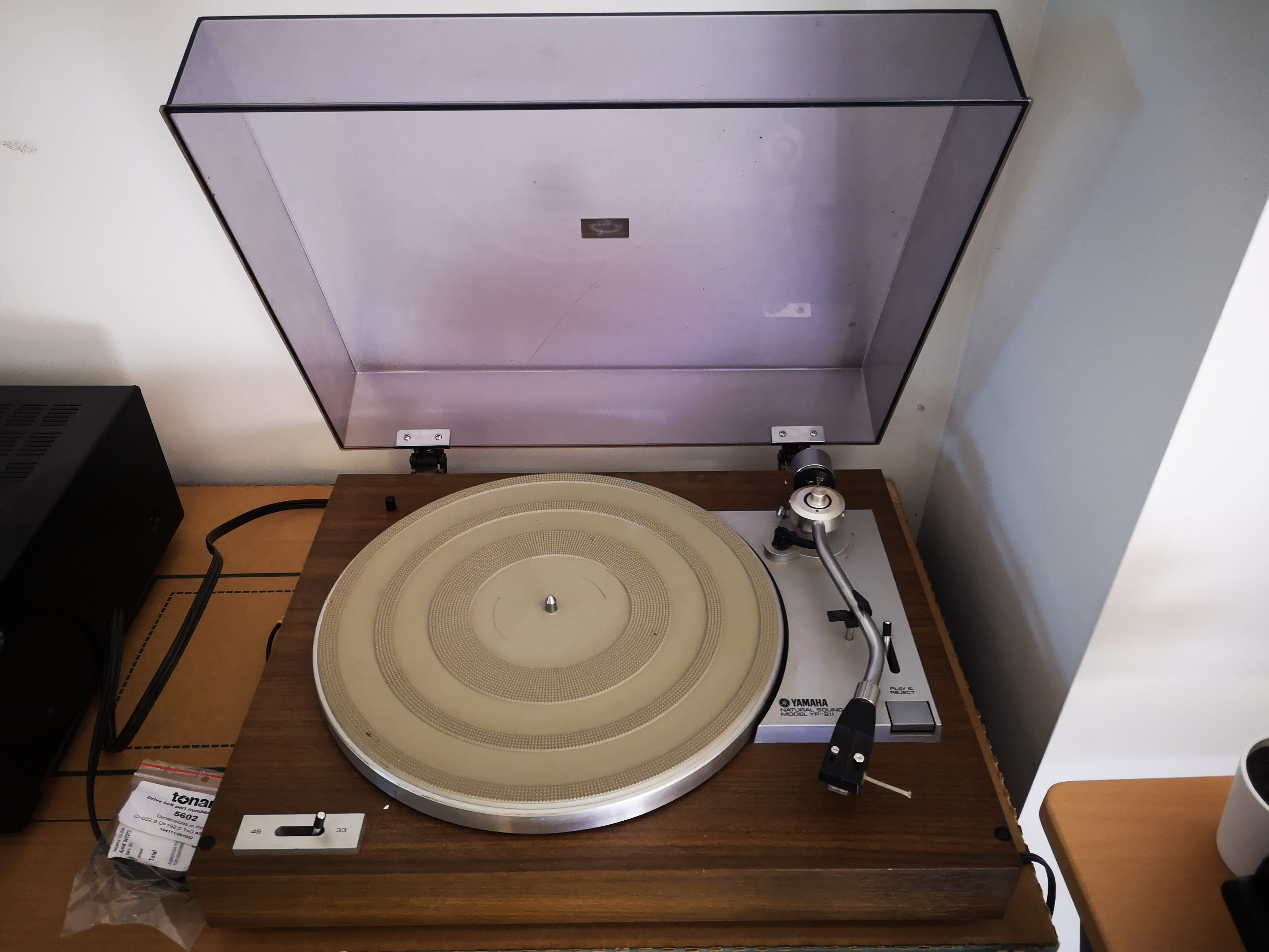Yamaha YP-211 Natural Sound Turntable