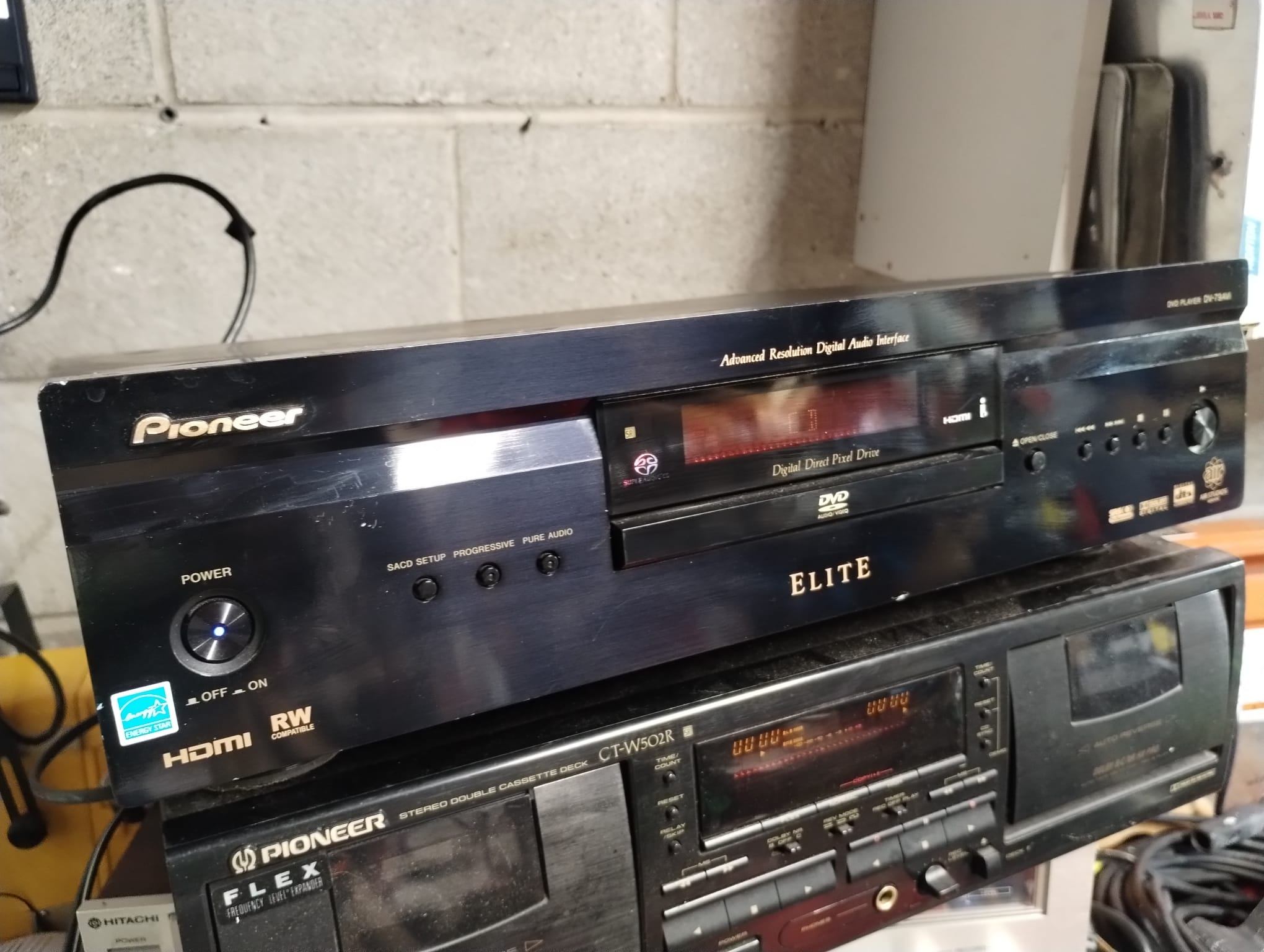 The Pioneer Elite DV 79AVi Universal Disc Player - photo 3