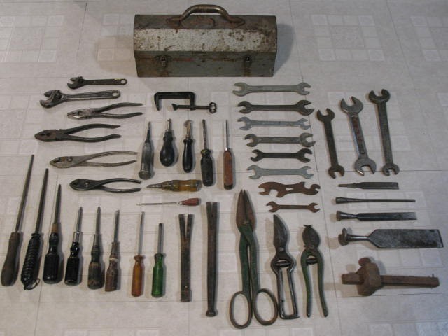 44 Piece Vintage Hand Tools, plus Metal Toolbox - photo 3