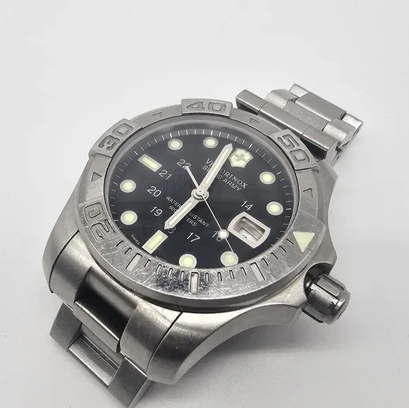 Victorinox Swiss Army Dive Watch - photo 4