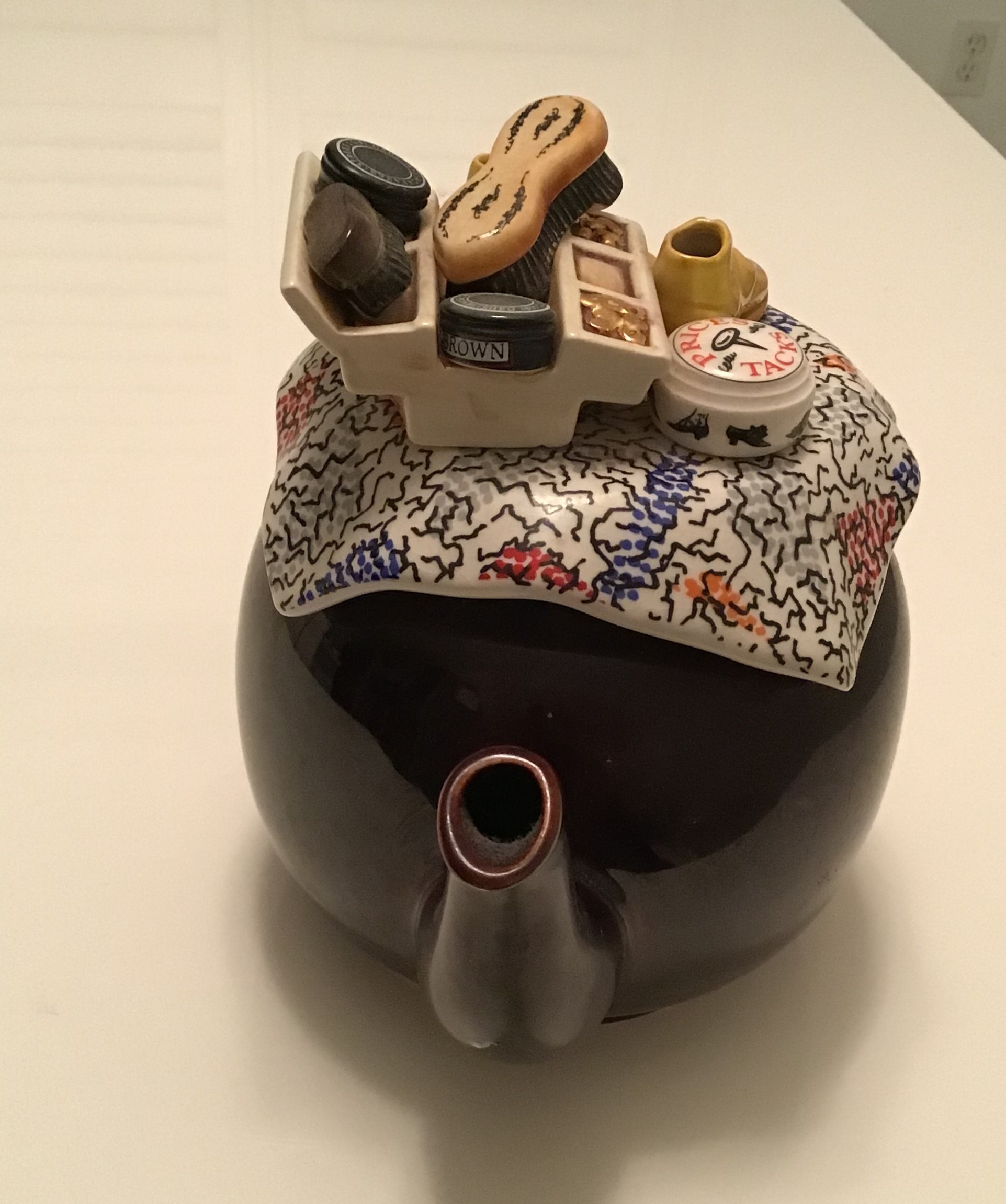 ENGLISH CARDEW "SHOE CLEANING" TEAPOT - photo 2