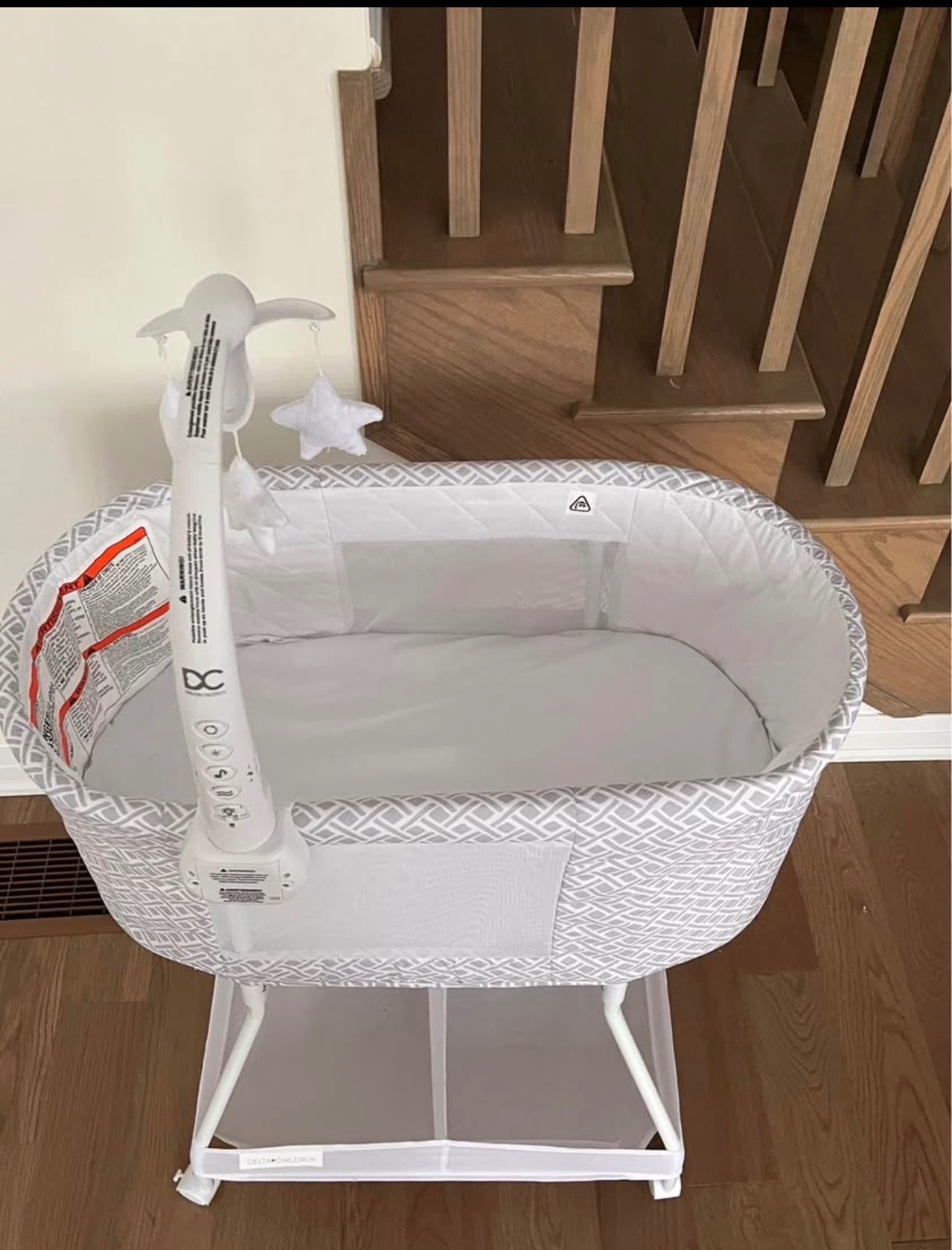 Baby Bassinet - Barely used!! - photo 2