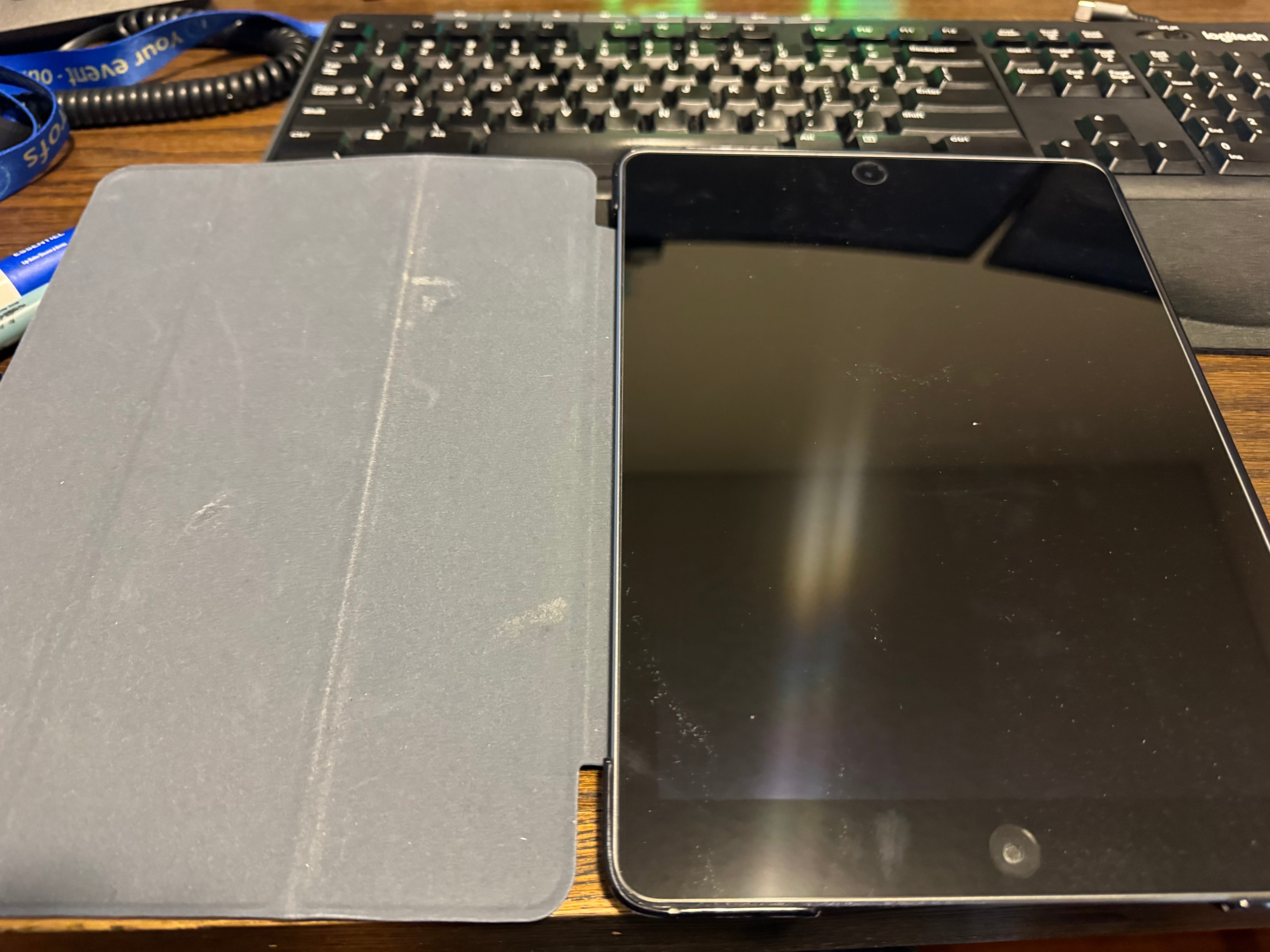 Apple iPad 5th Gen 2017 9.7" 32GB Gold (WiFi) (Refurbished) - photo 2