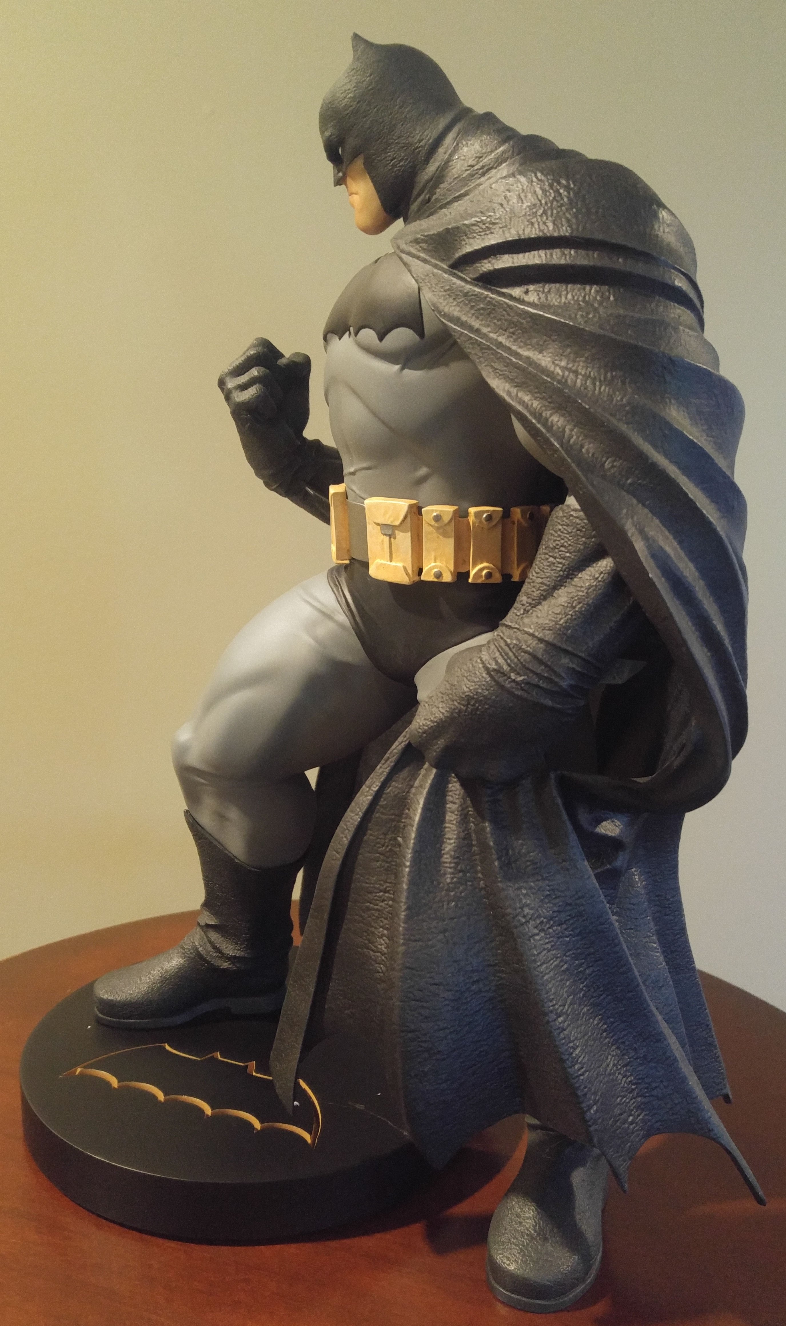 Batman DC Comics Designer Series Andy Kubert 12 inch statue! - photo 3