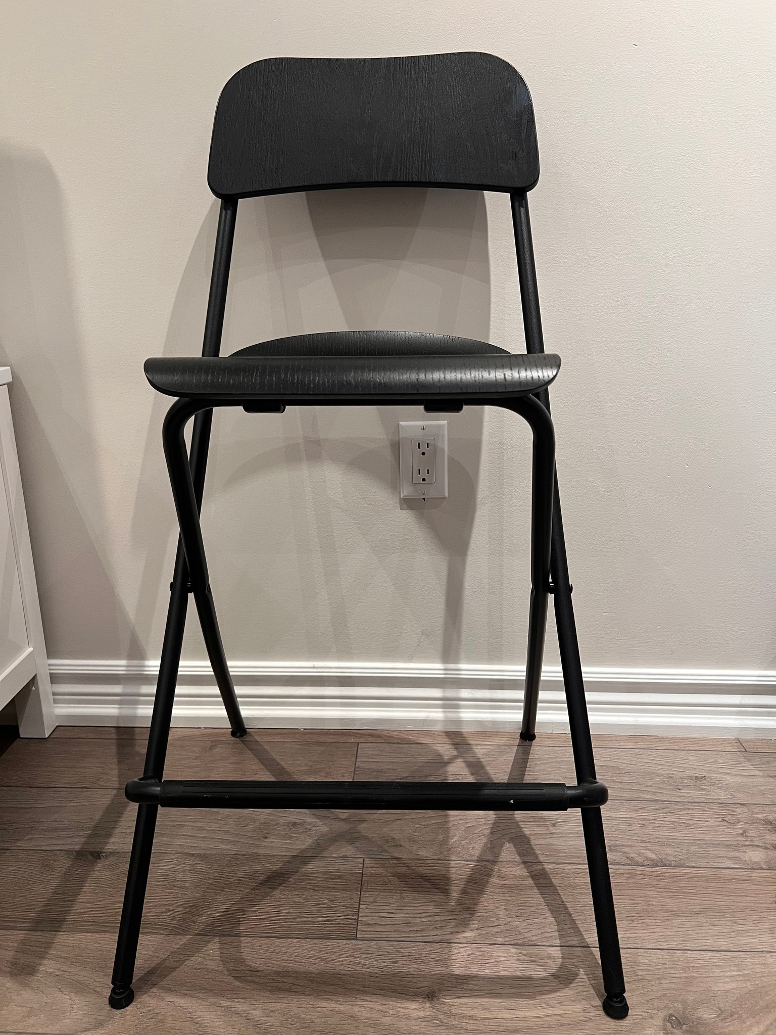 Bar stool with backrest, foldable