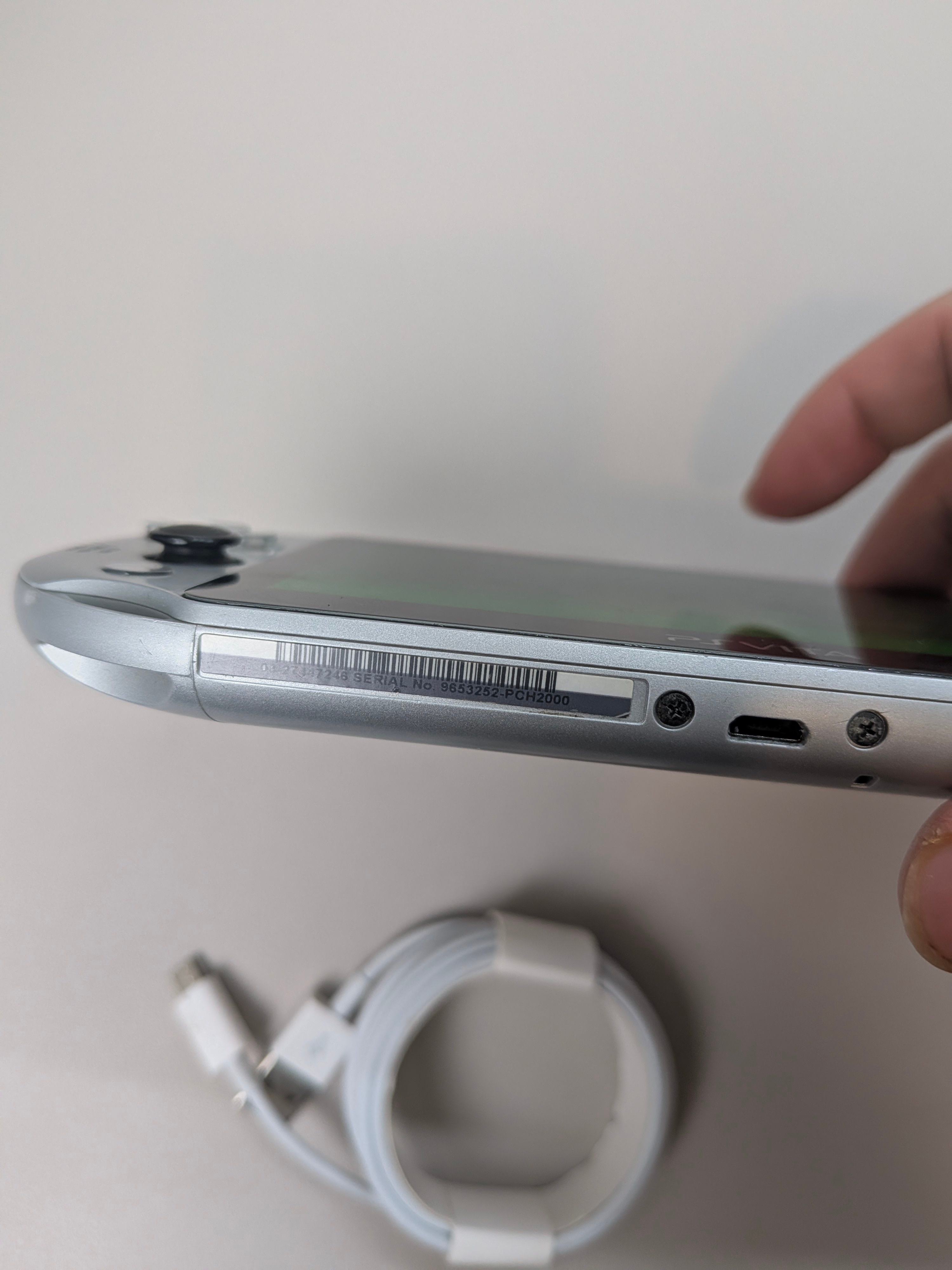 PSVita2000 LCD screen modded - photo 3