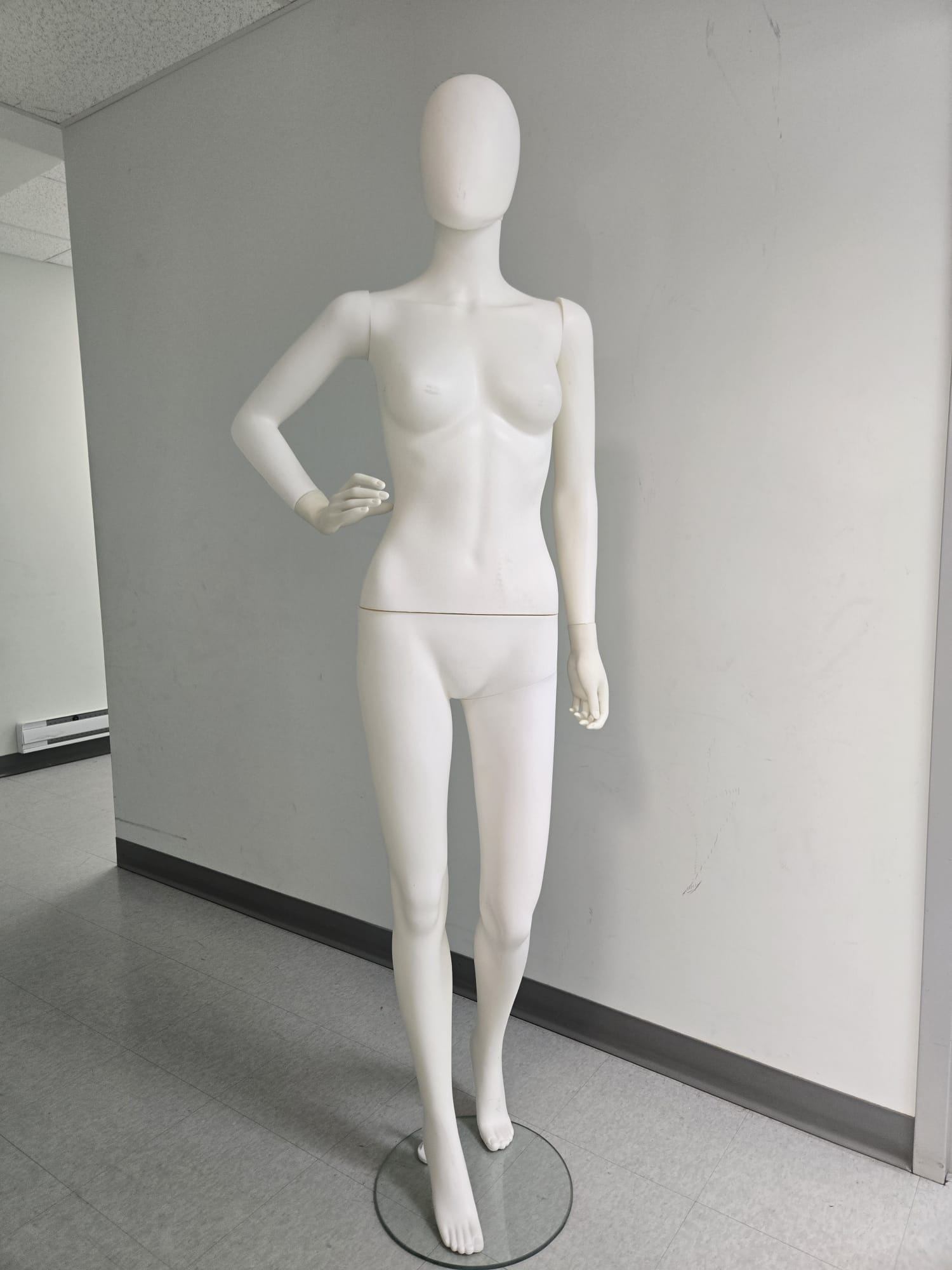🏬 Retail Store Closing 5’8” Egghead Female Store Display ! 🏬