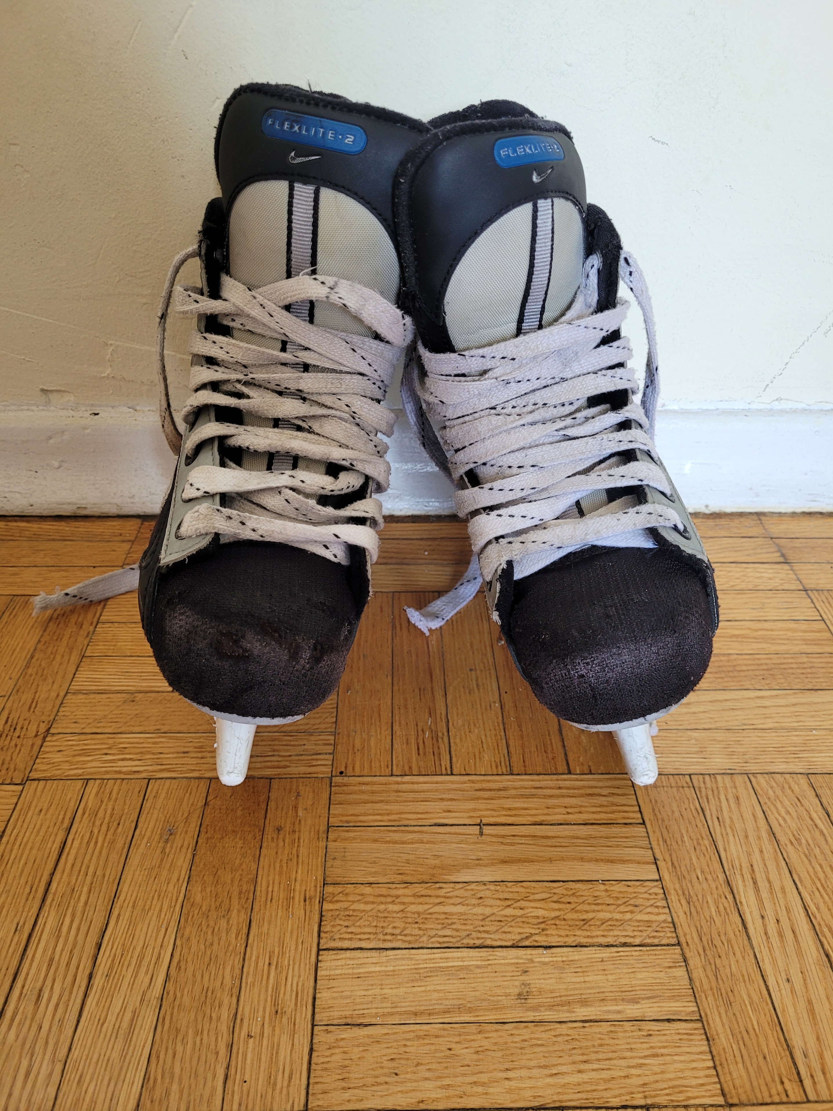 Ice Skates for kids / Patins à glace US L, EUR 32, UK Y13.5