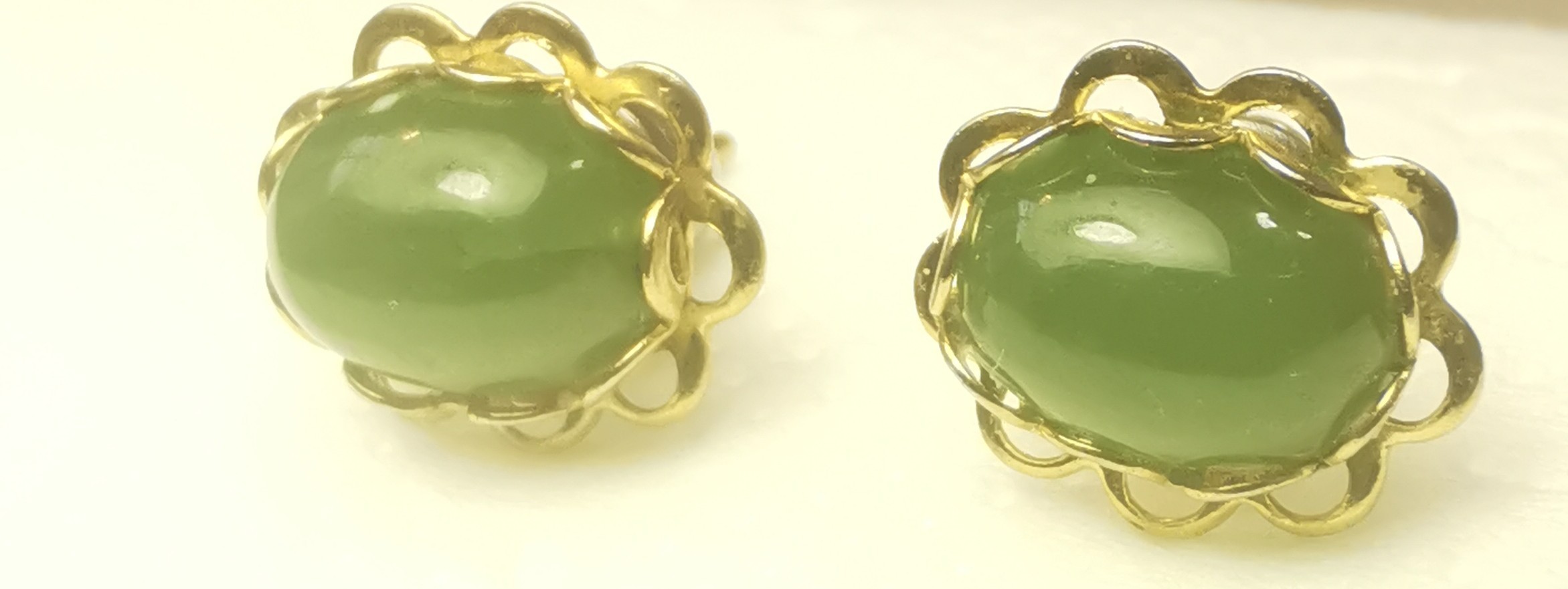 1970s Hong Kong Green Jade Cabochon Gold Tone Earrings Floral - photo 4