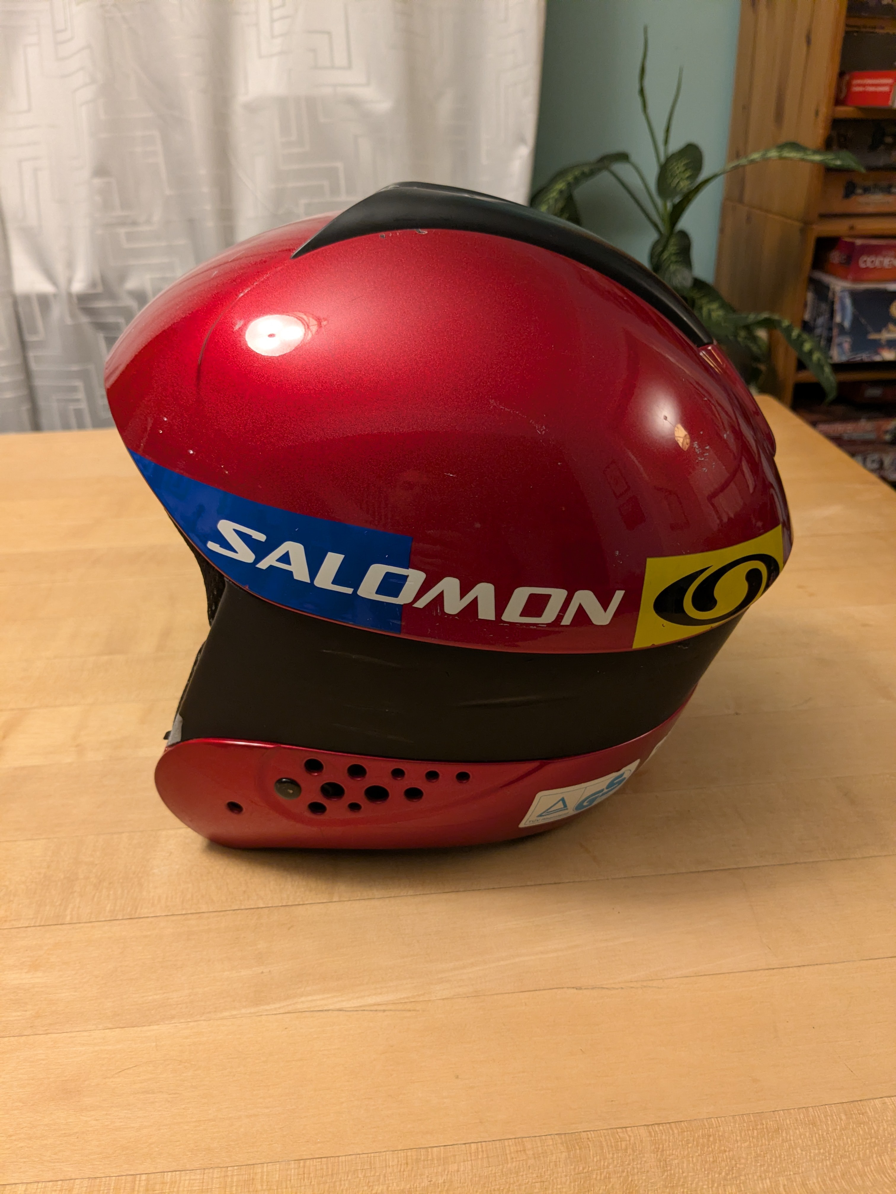 Salomon ski racing helmet (Large)