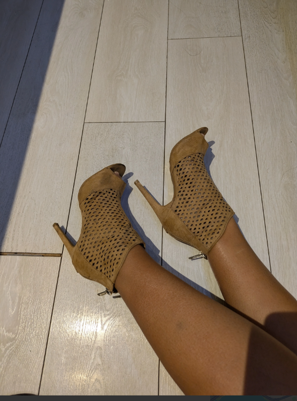 Suede Heels - Size 6 - photo 2