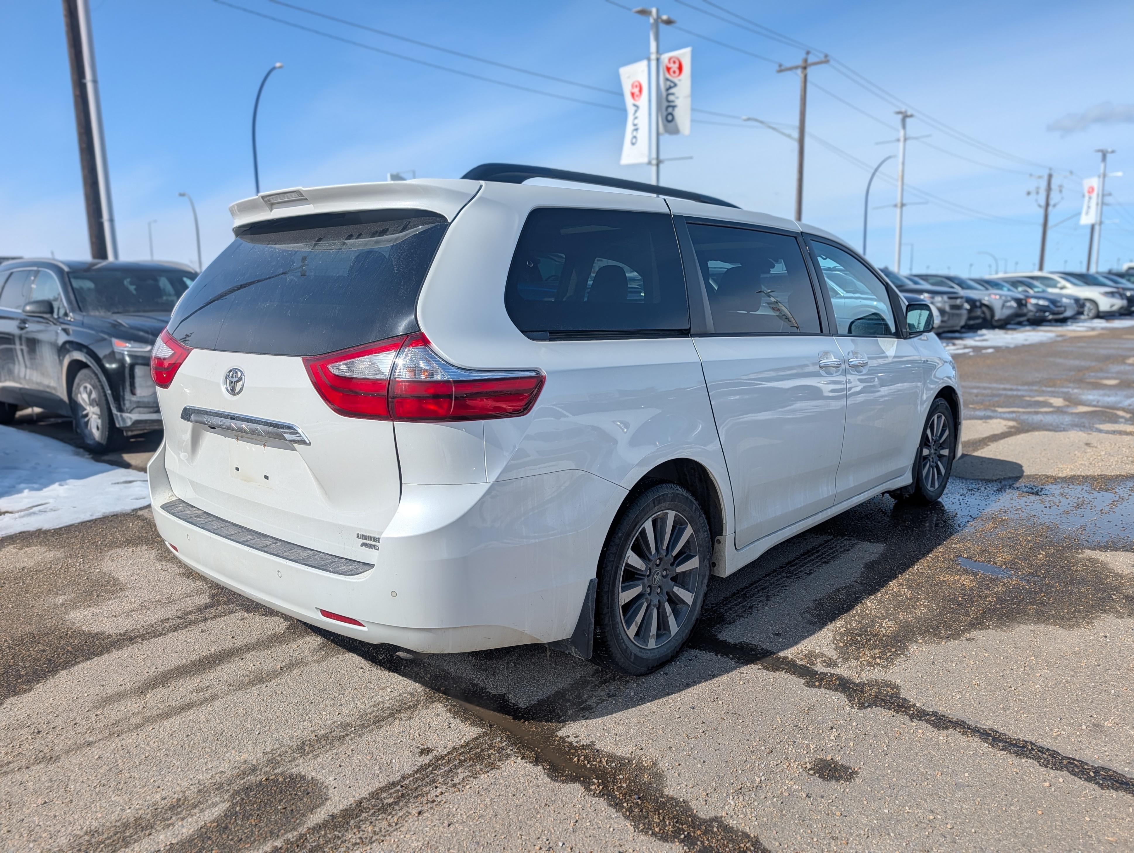 2018 Toyota Sienna XLE AWD - photo 3