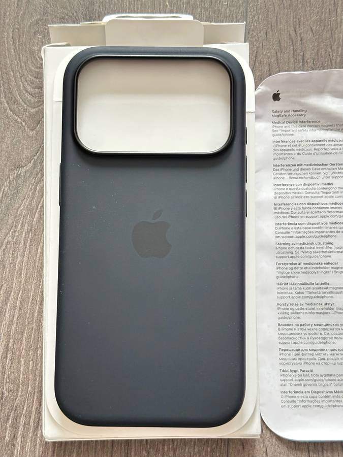 Apple iPhone 17 Pro Silicone Case with MagSafe – Black - photo 3