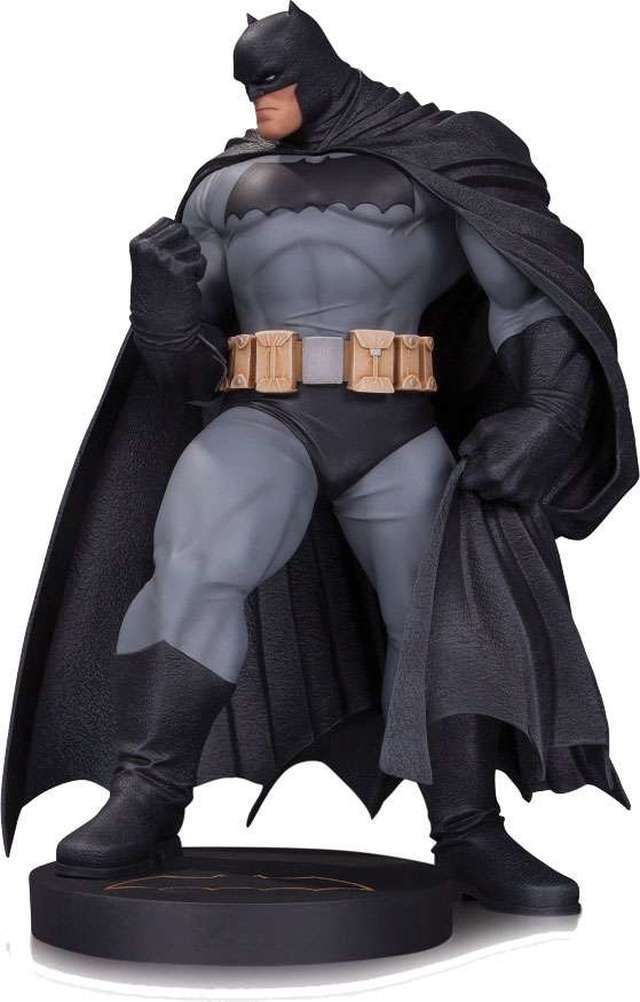 Batman DC Comics Designer Series Andy Kubert 12 inch statue!
