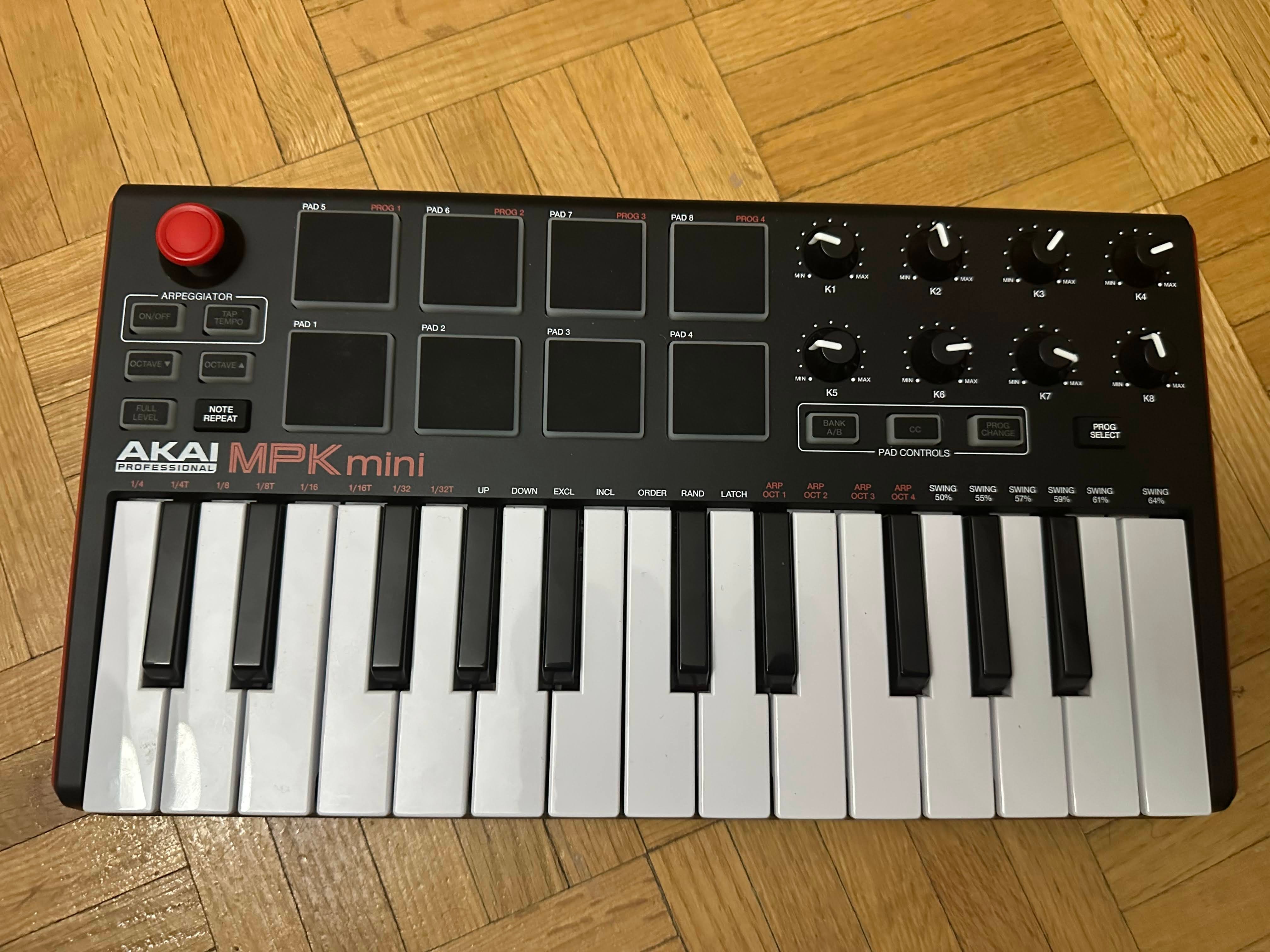 Akai MPK Mini Keyboard Controller + Case