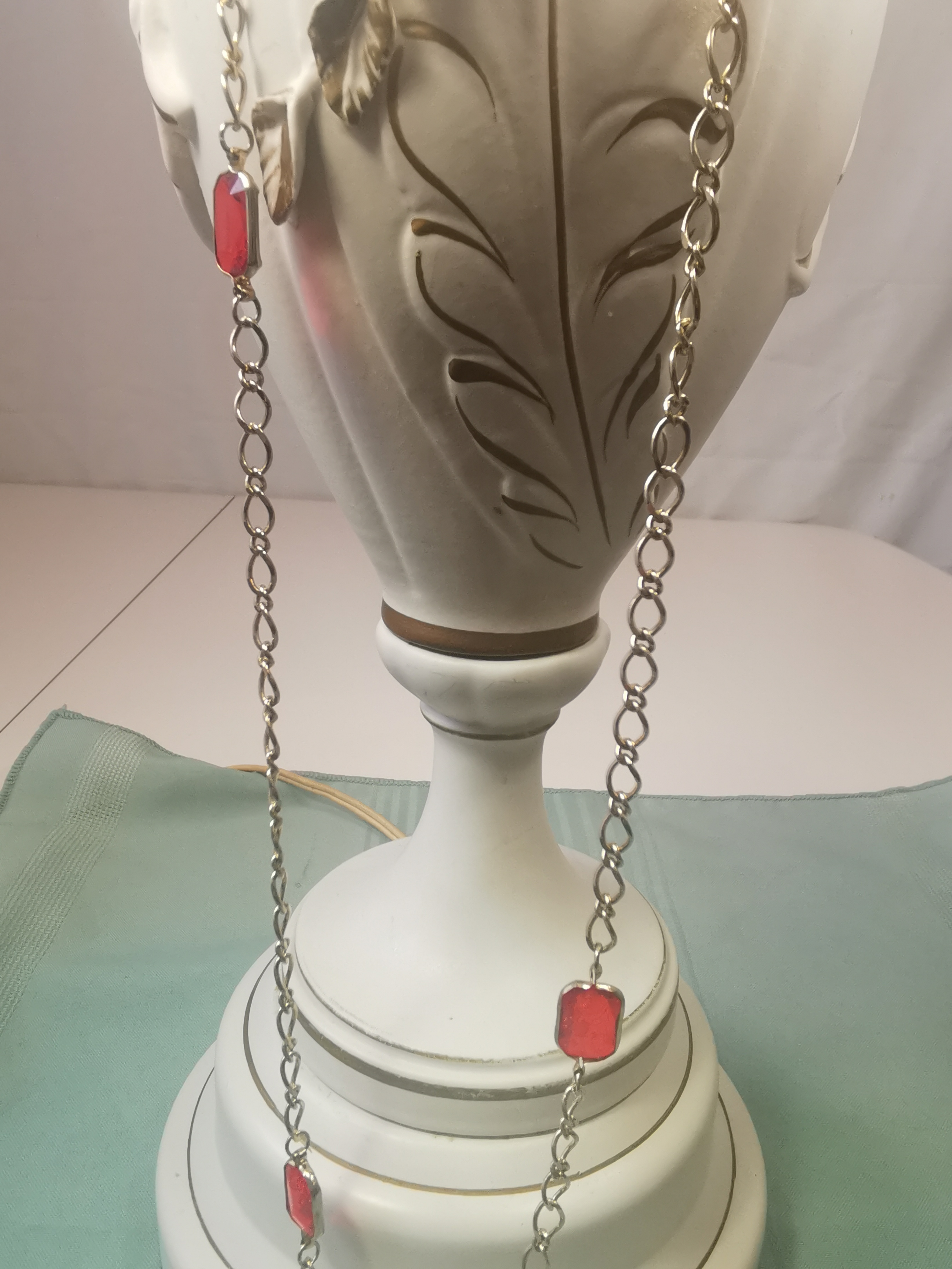 Circa 1978 Gold Tone Red Glass Station Necklace 17" Continuous - photo 5