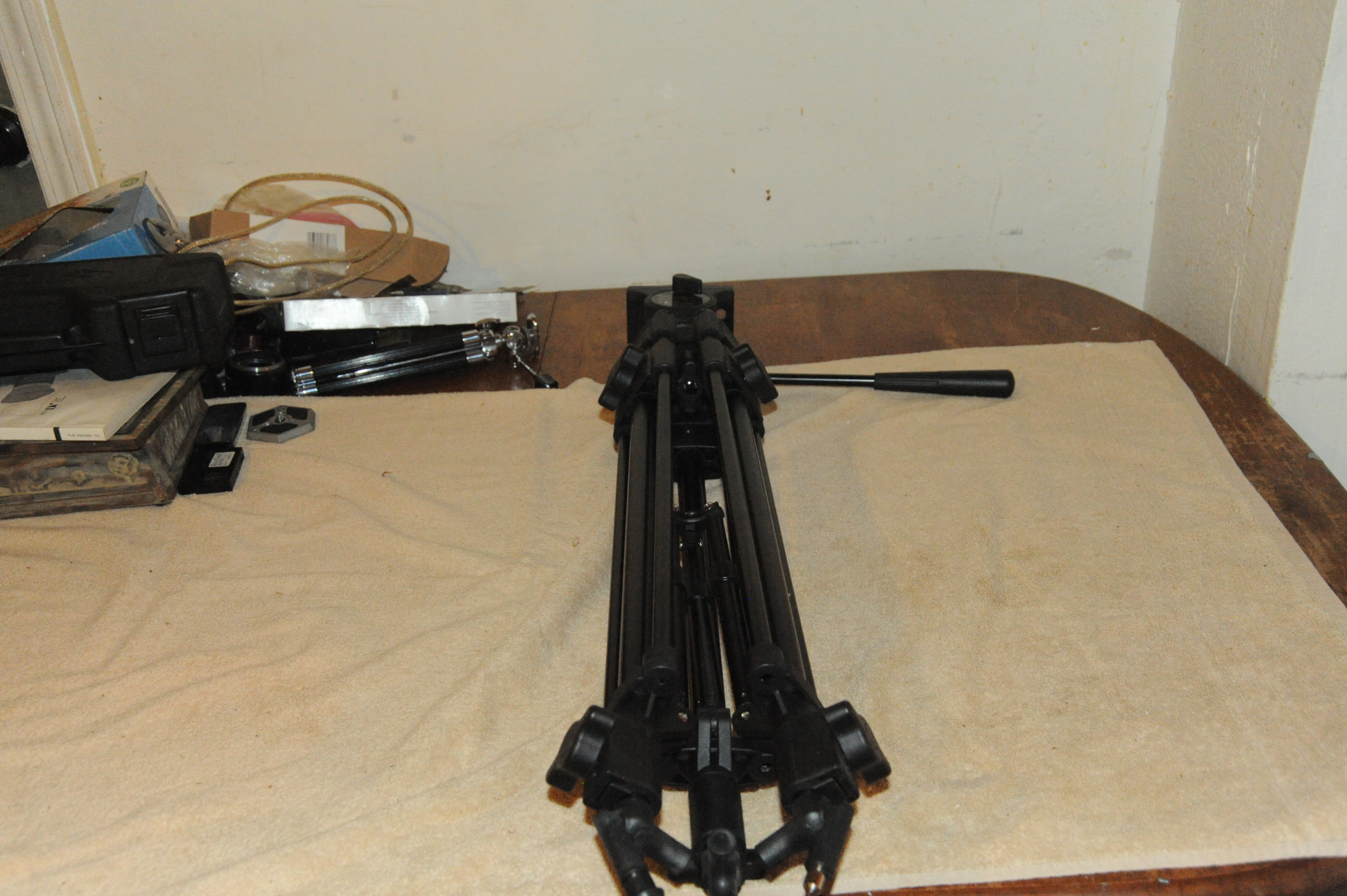 Bescor Tripod Model TH-660 - photo 4