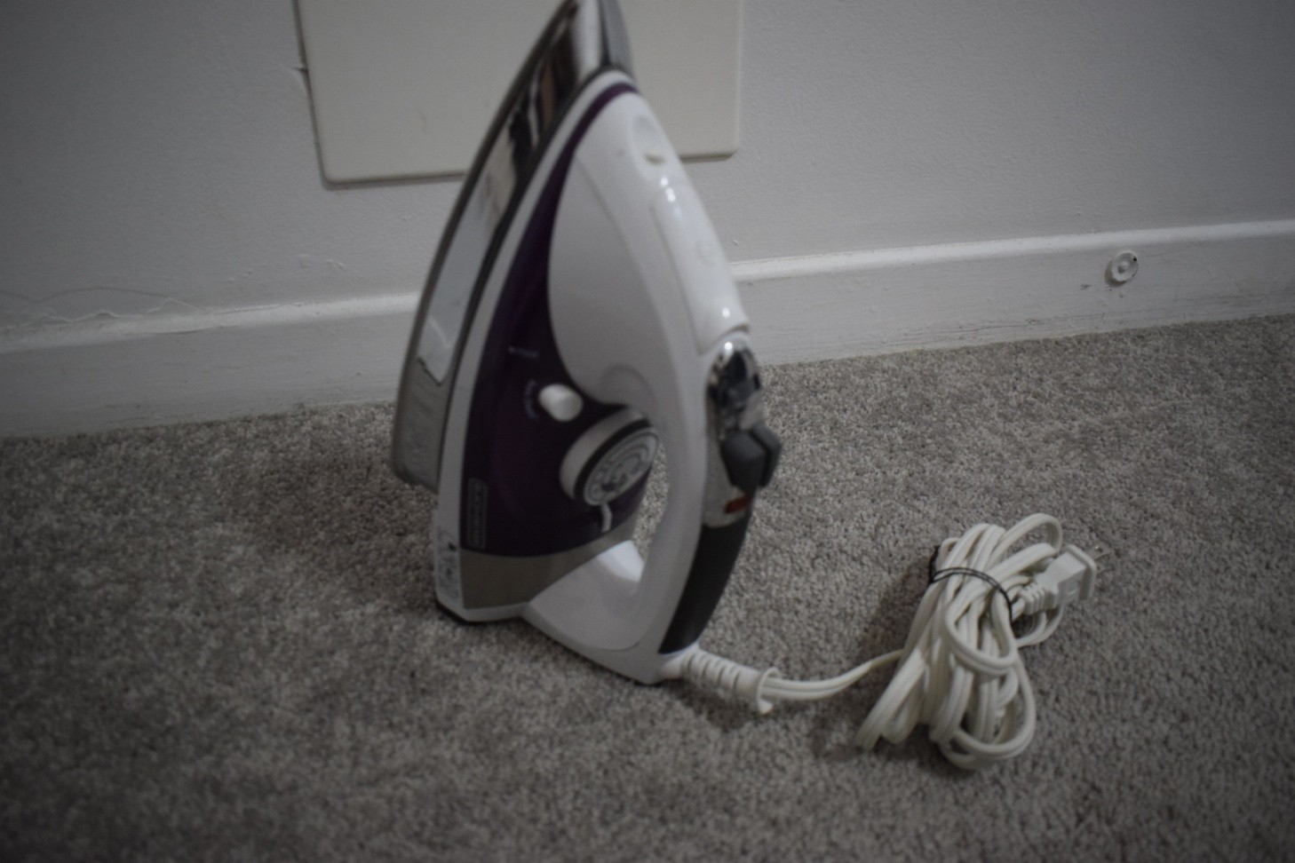 Black+Decker IR1350S Steam Iron_Purple - photo 3