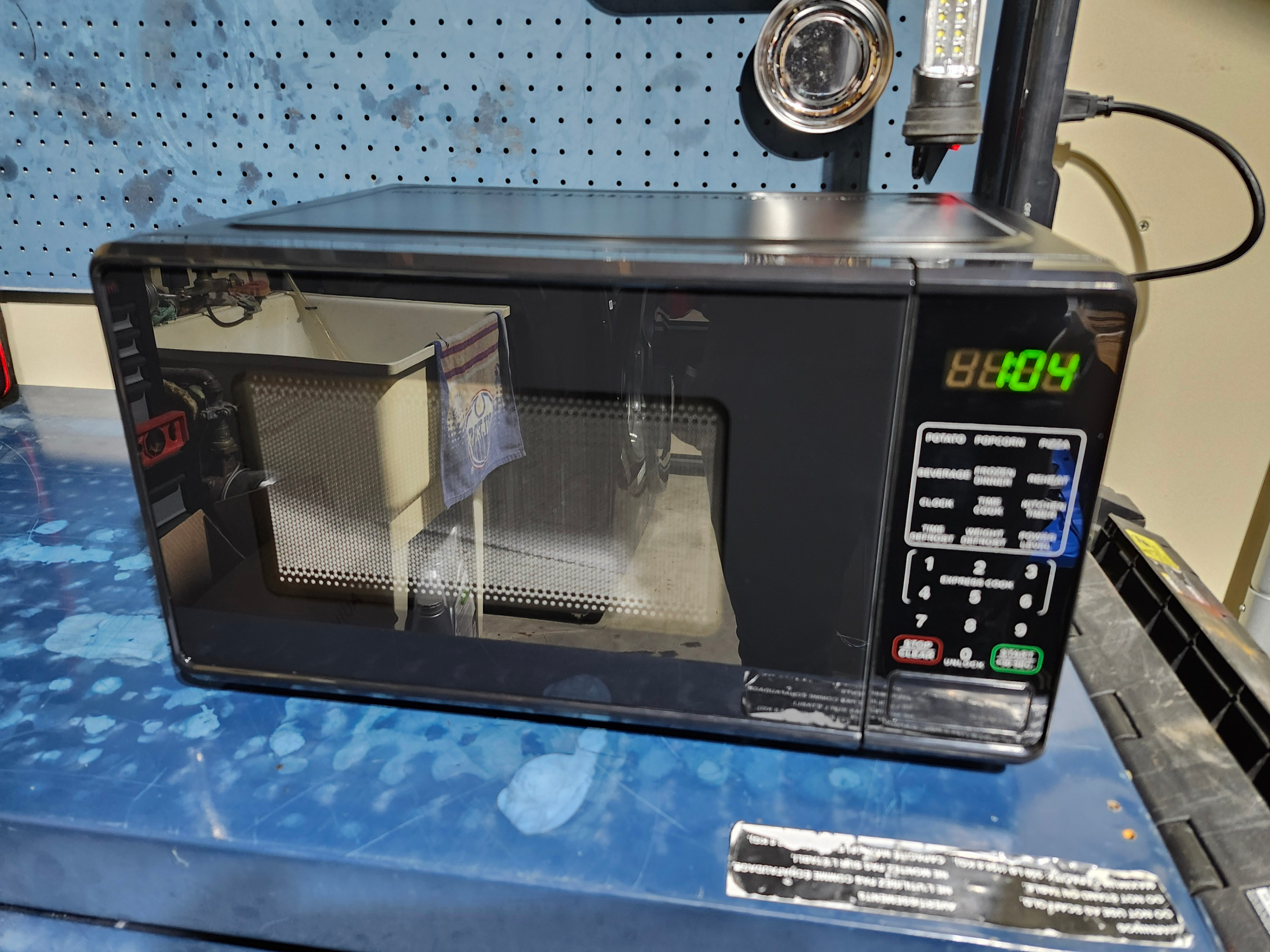 Mainstays 0.7cu/ft Microwave Oven - photo 2