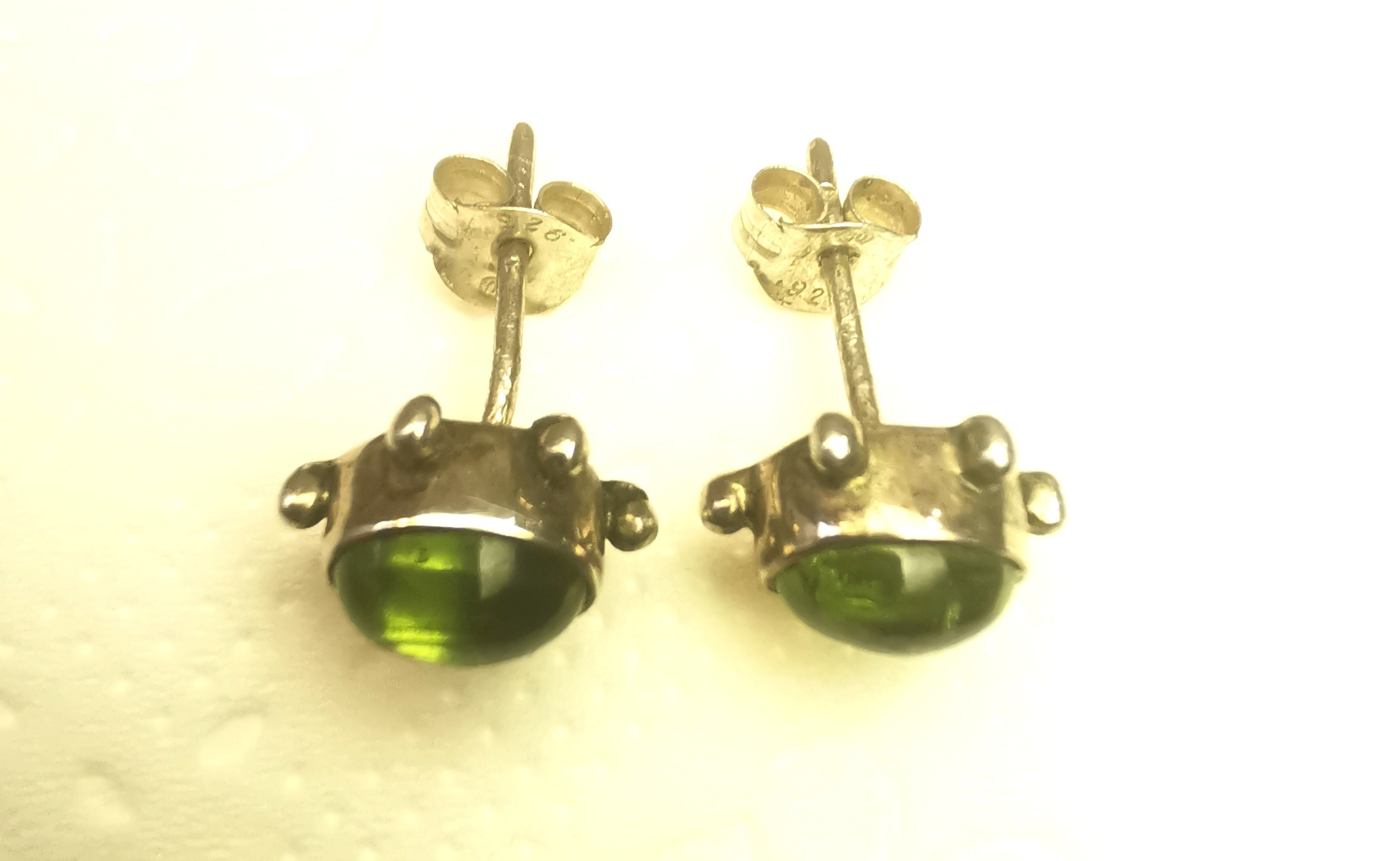 Circa 2000 Artisan Peridot Cabochon Stud Earrings 925 Sterling - photo 2