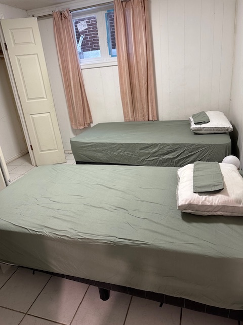 2 FURNISHED BDRMS -BSMNT APT - photo 4