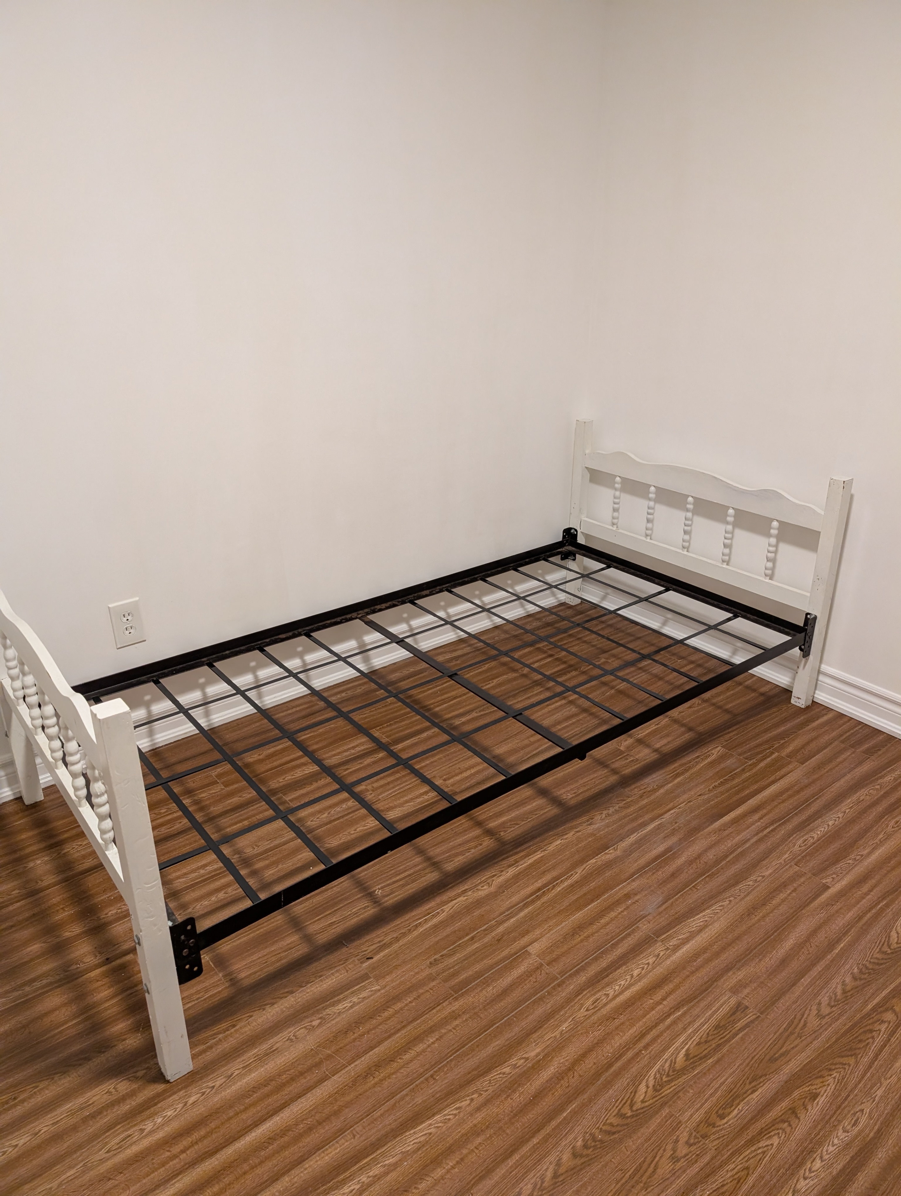 Furnished Private Room in Downtown Toronto; Utilities Included - photo 3