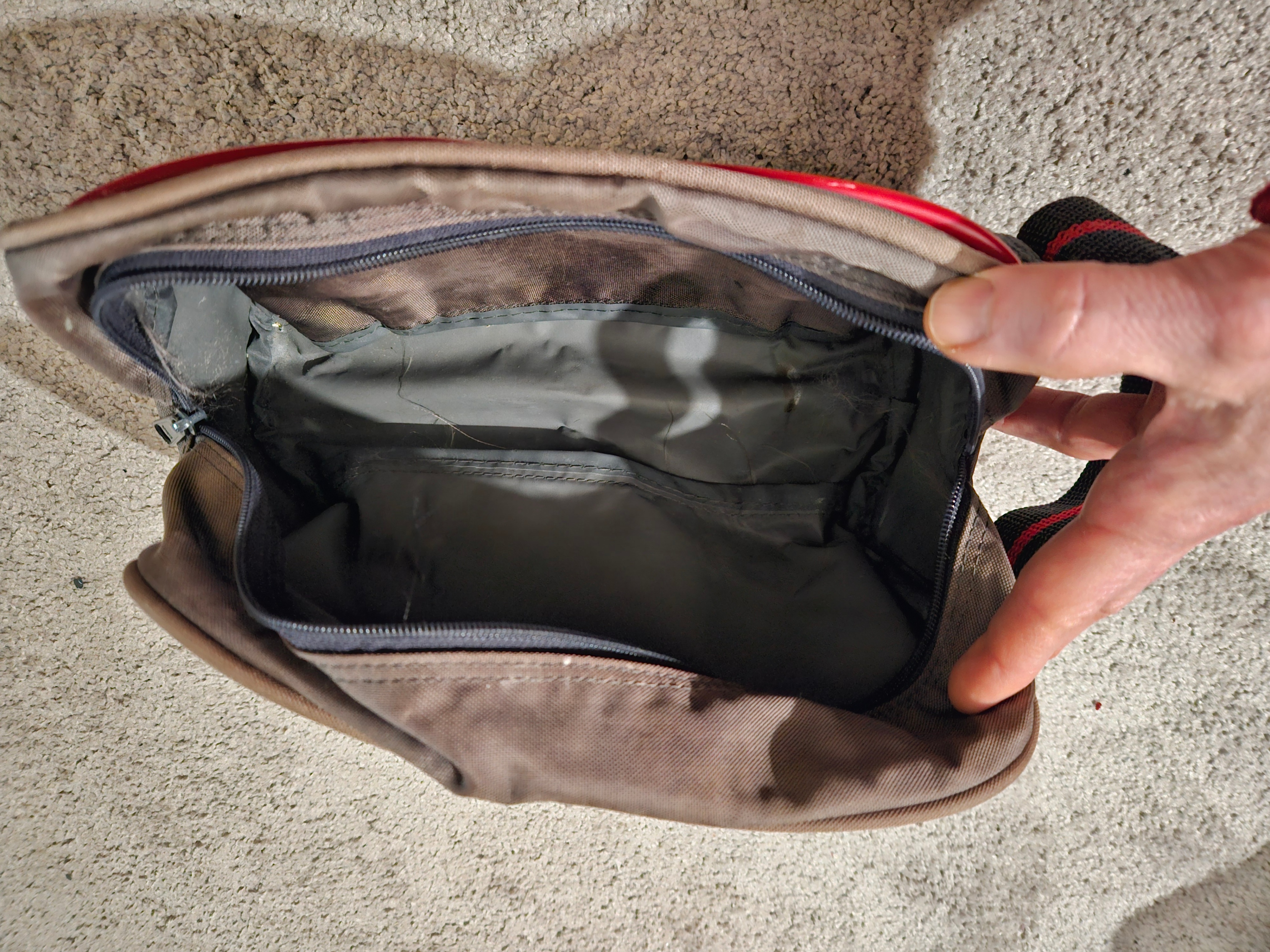 Travel / Toiletry Bag (Like New) - photo 2