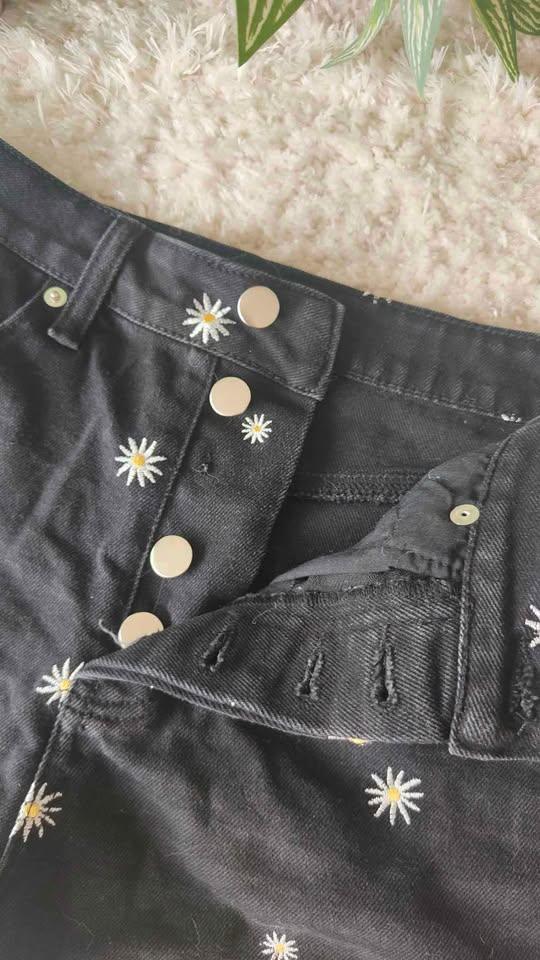 Black Daisy Shorts - Size 26/S - photo 3