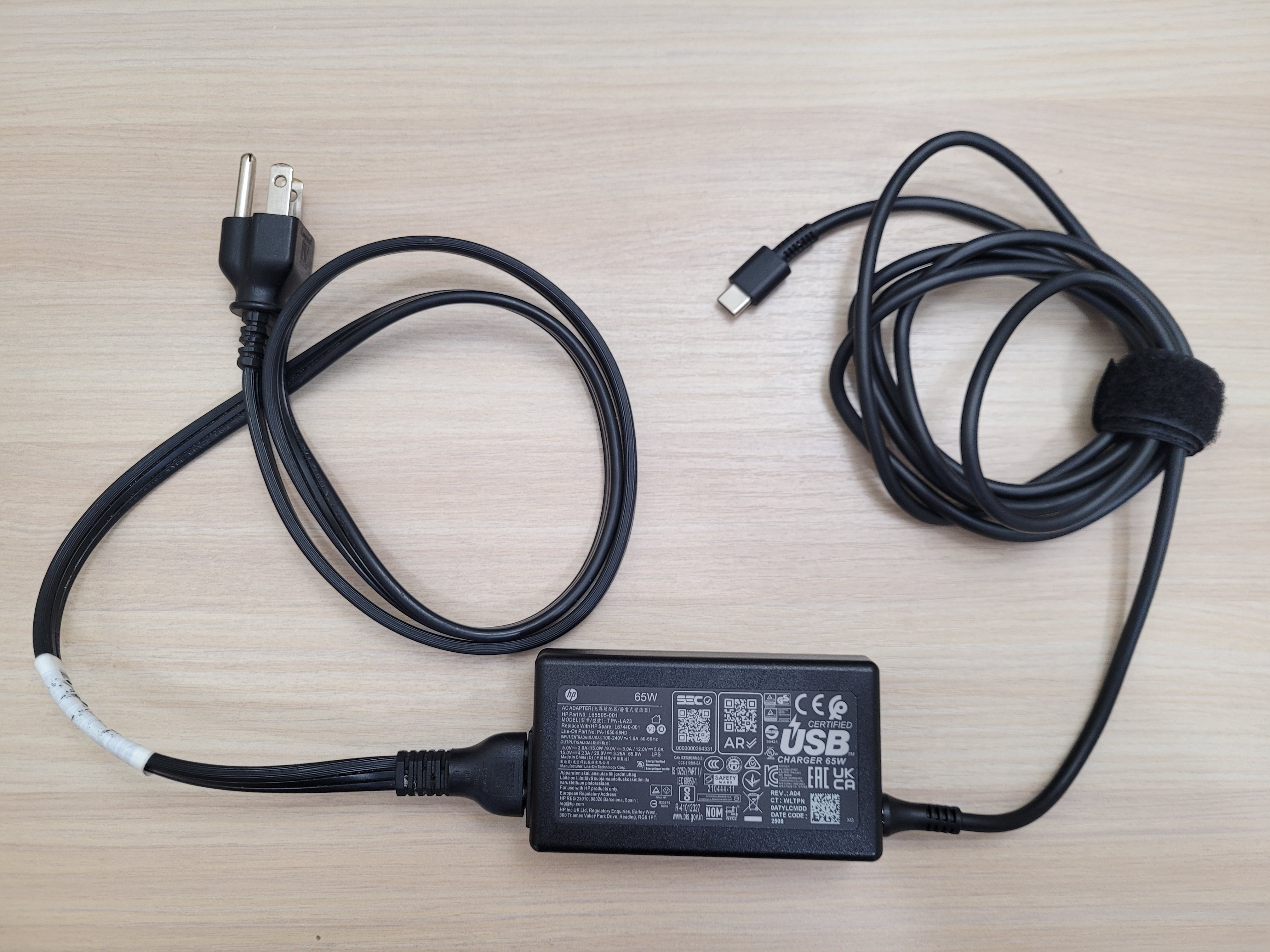 Original HP Adaptor 65W - Type C / Adaptateur HP 65W - Type C