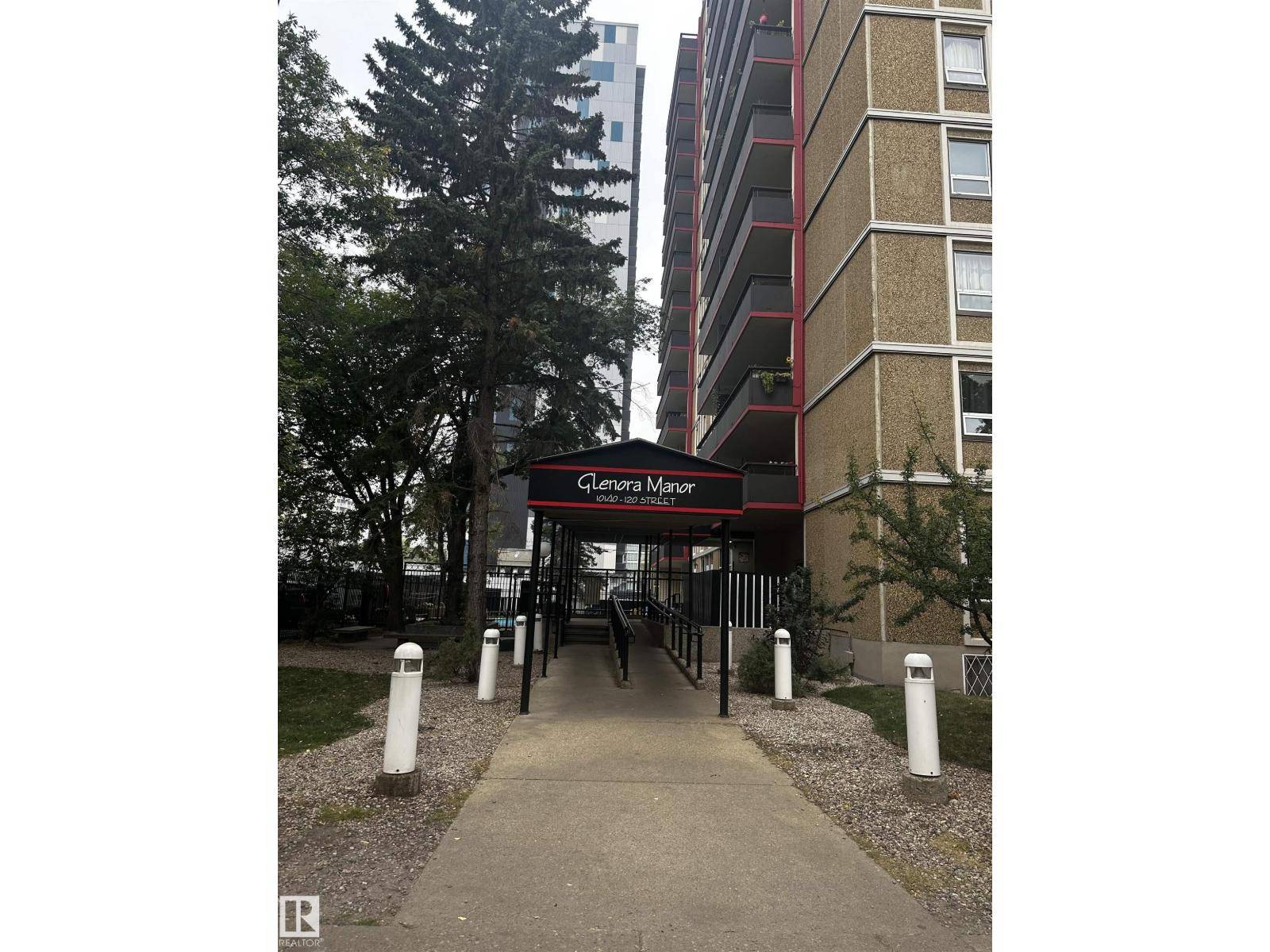 Bachelor For Rent in Glenora Manor Downtown