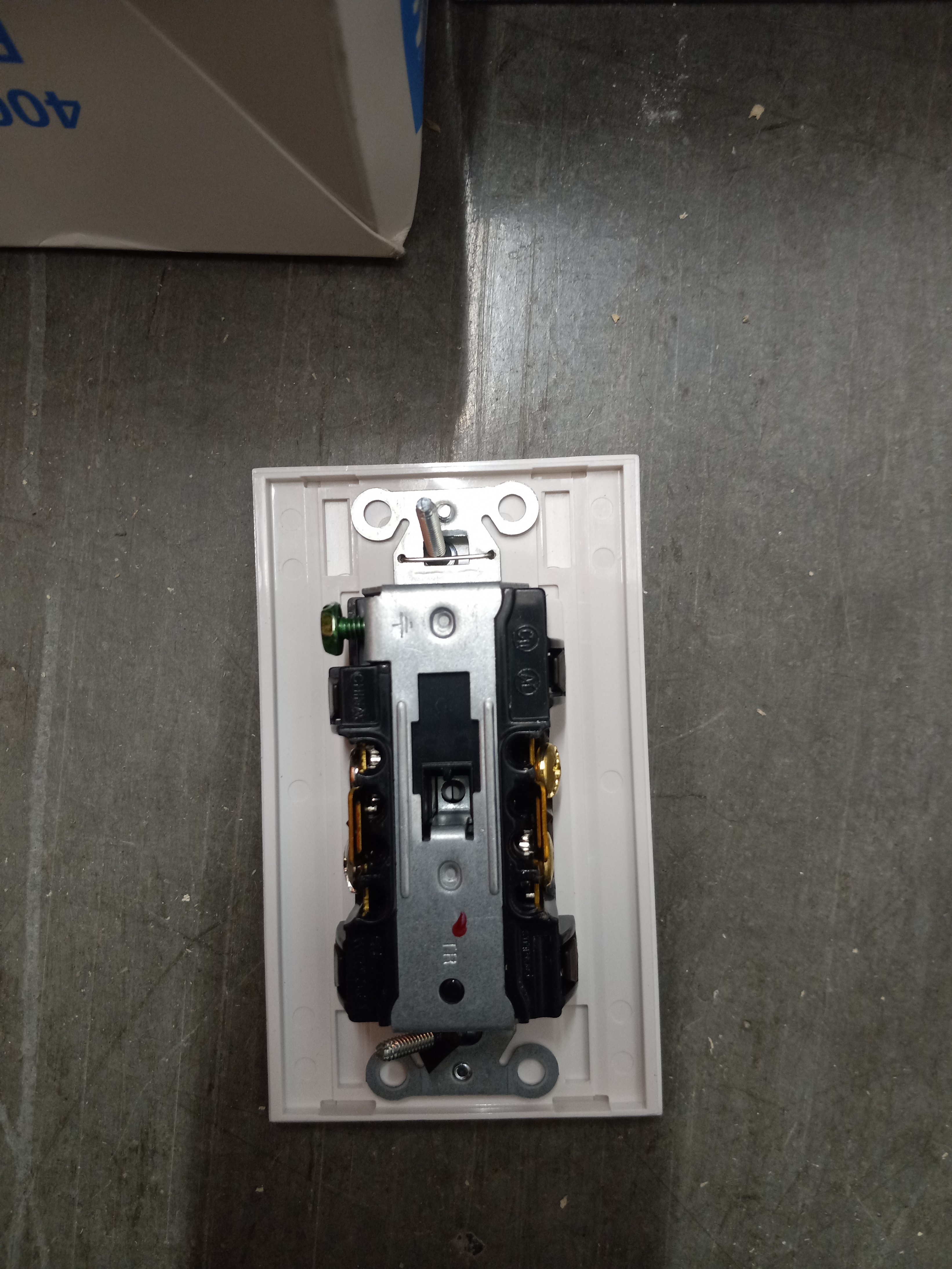Receptacles - Lutron - photo 2