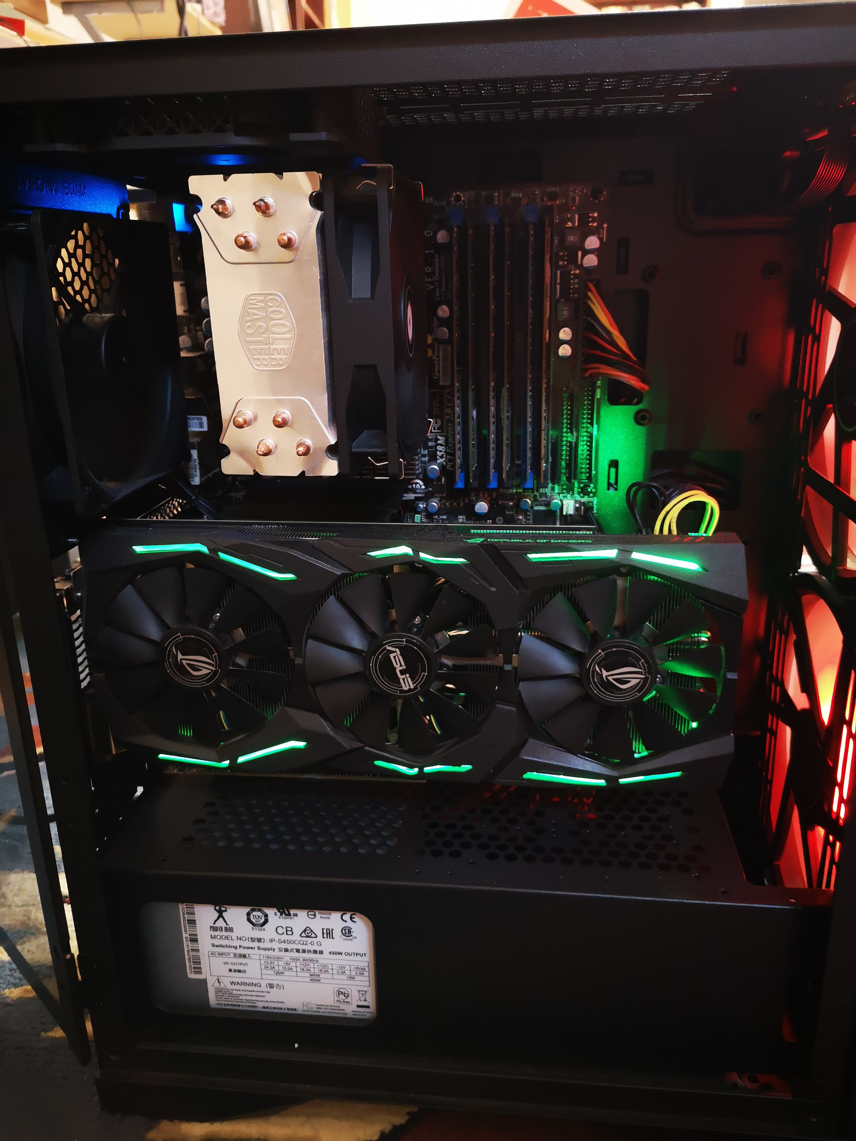 An old computer in a nice case. - photo 5
