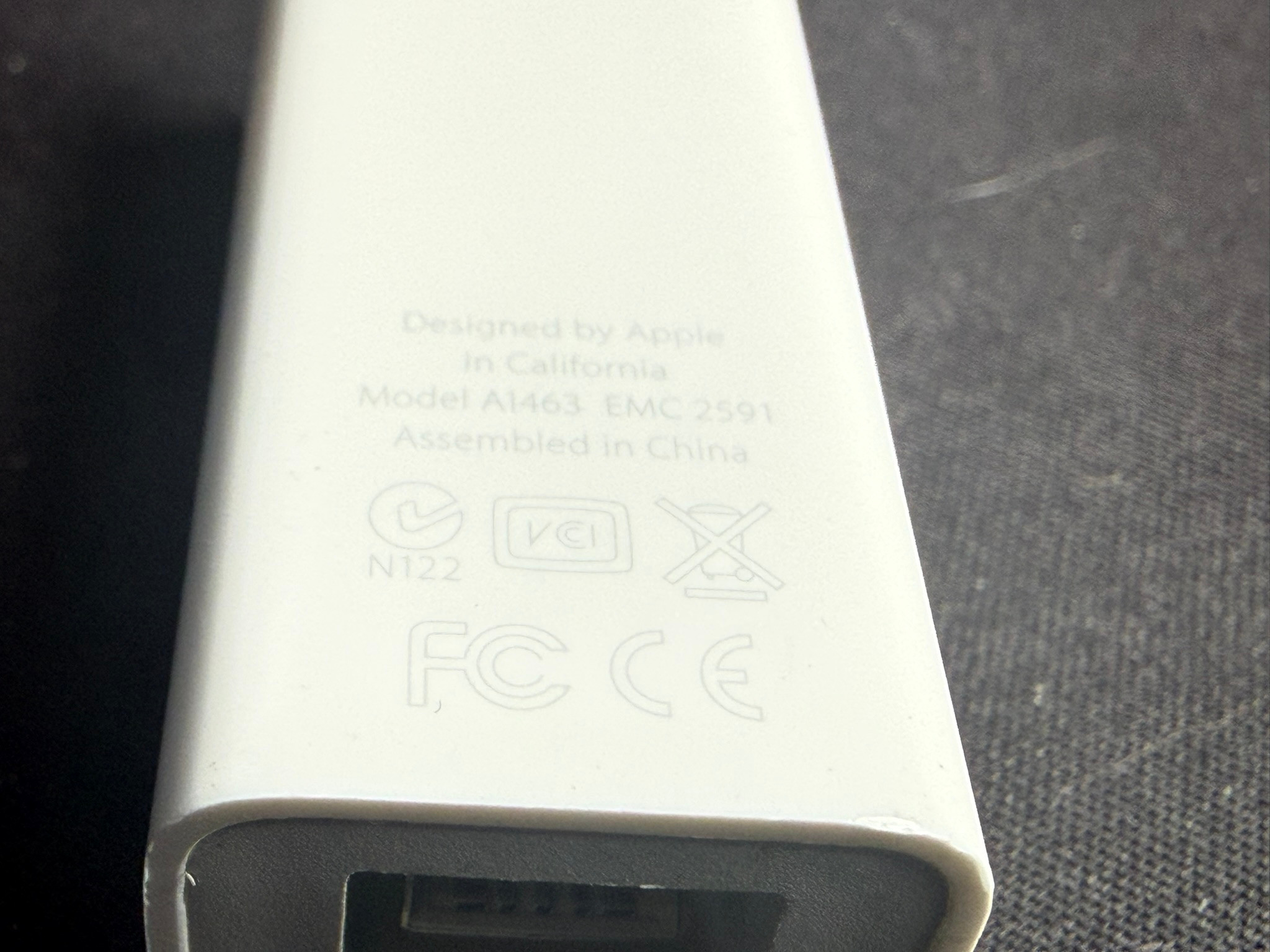 Apple Thunderbolt to FireWire Adapter - photo 4