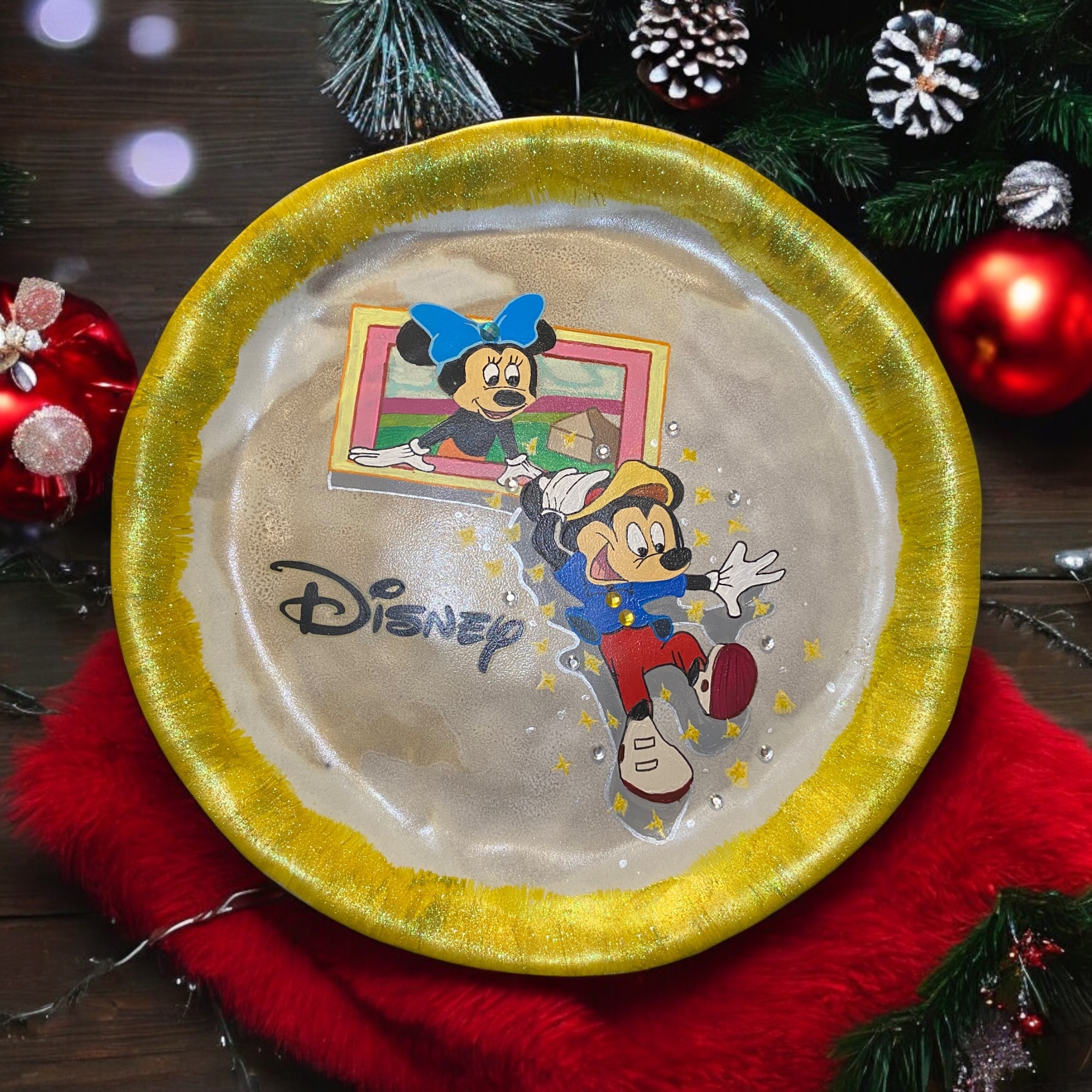 Hand Painted Disney Decorative Plate - Mickey and Minnie - photo 4