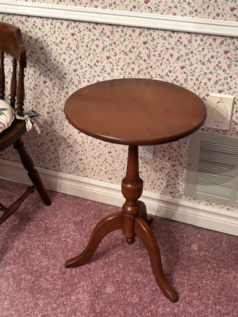 Solid Wood Pedestal Side Table / Wine Table - photo 4
