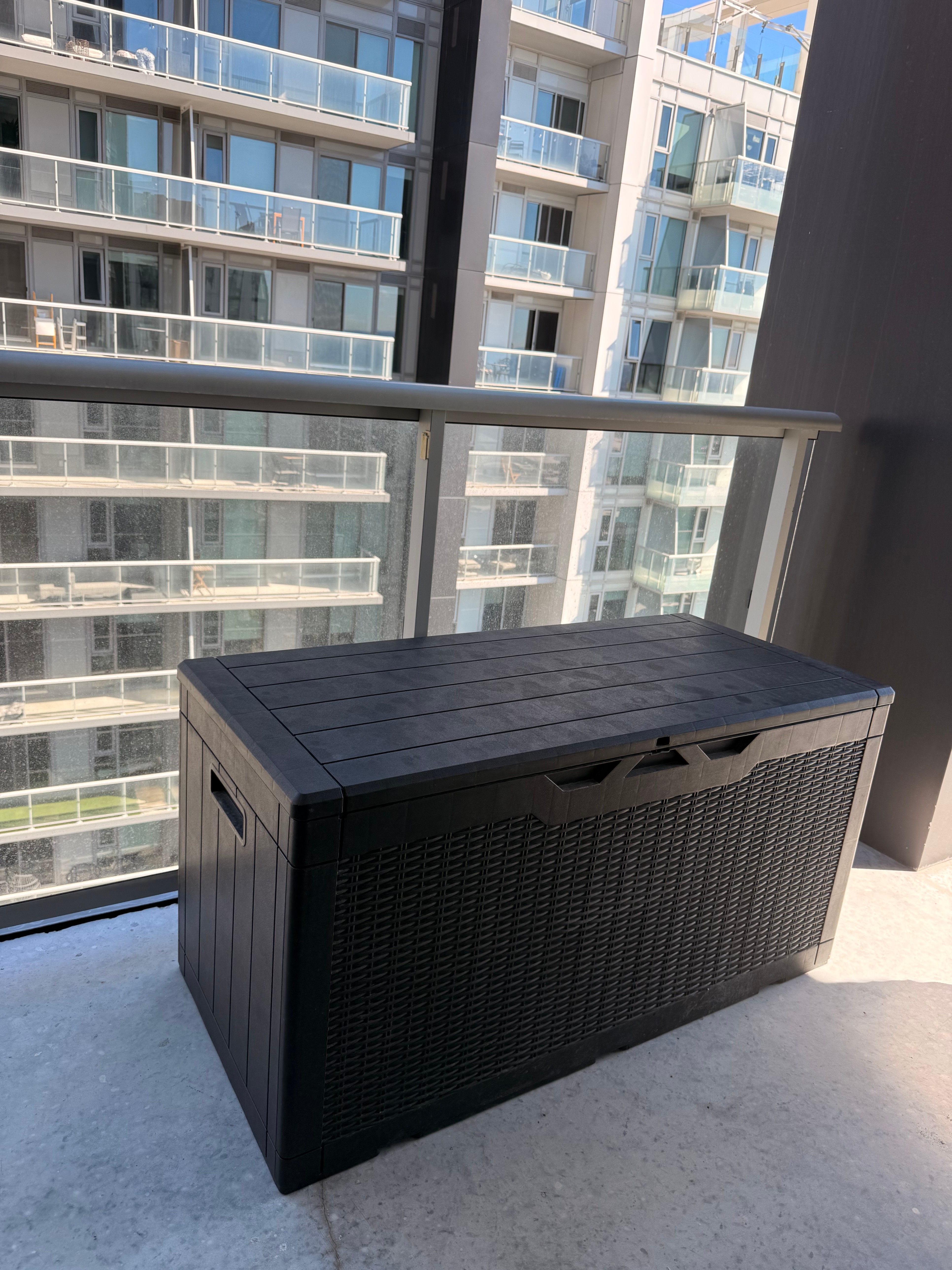 Large 100 Gallon Outdoor Deck Storage Box – Like New - photo 3