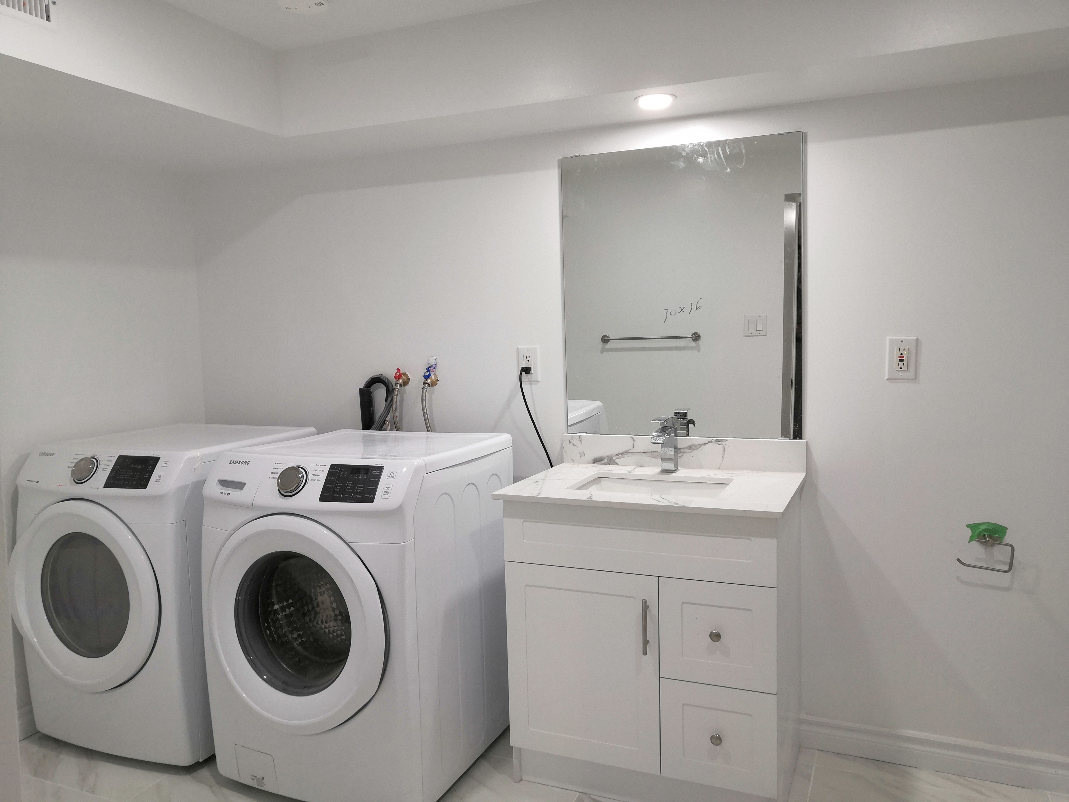 separate entrance BSM $2000 at Dufferin+Steeles - photo 3