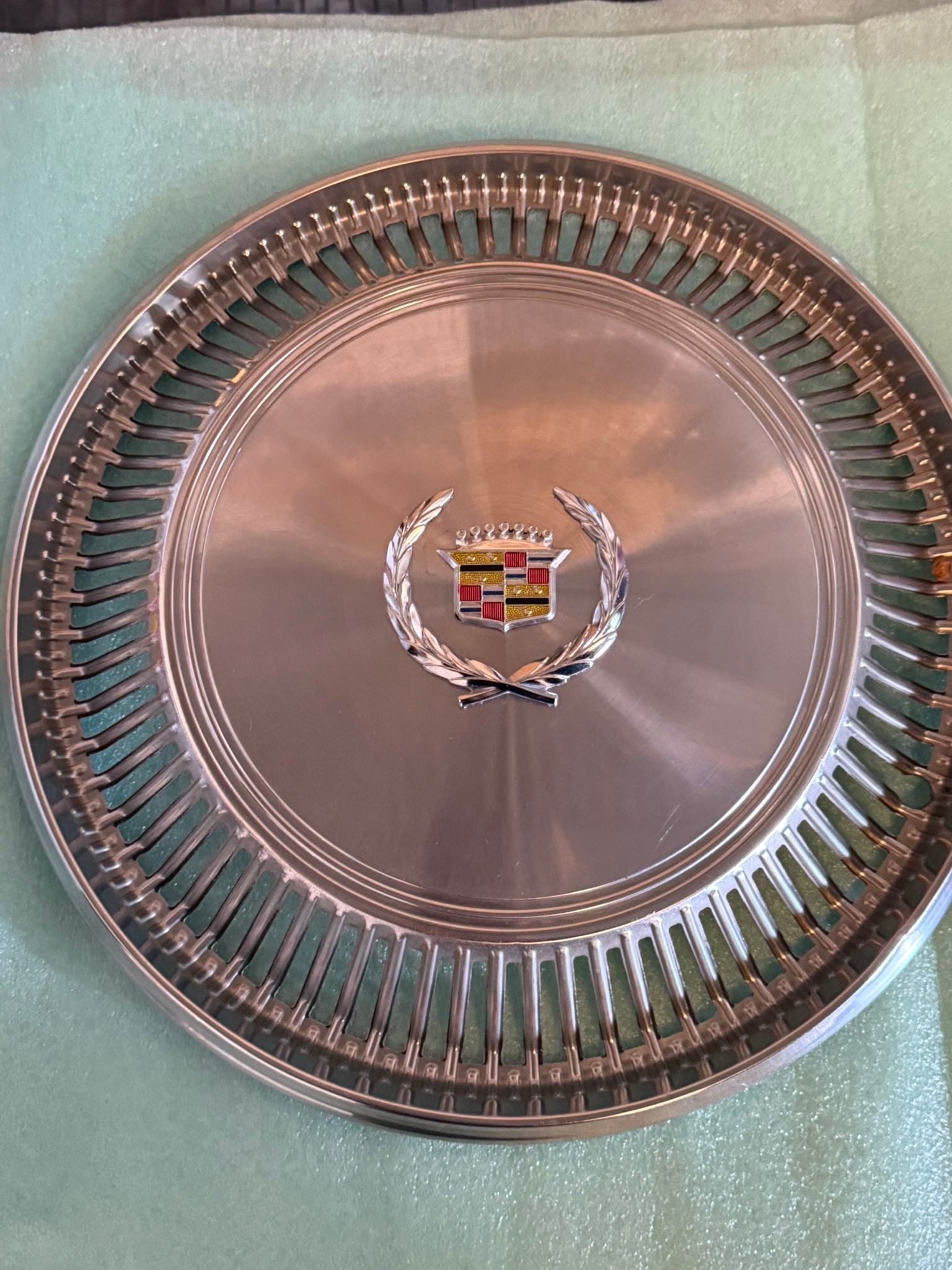 1969 Cadillac Eldorado Hubcaps (5)