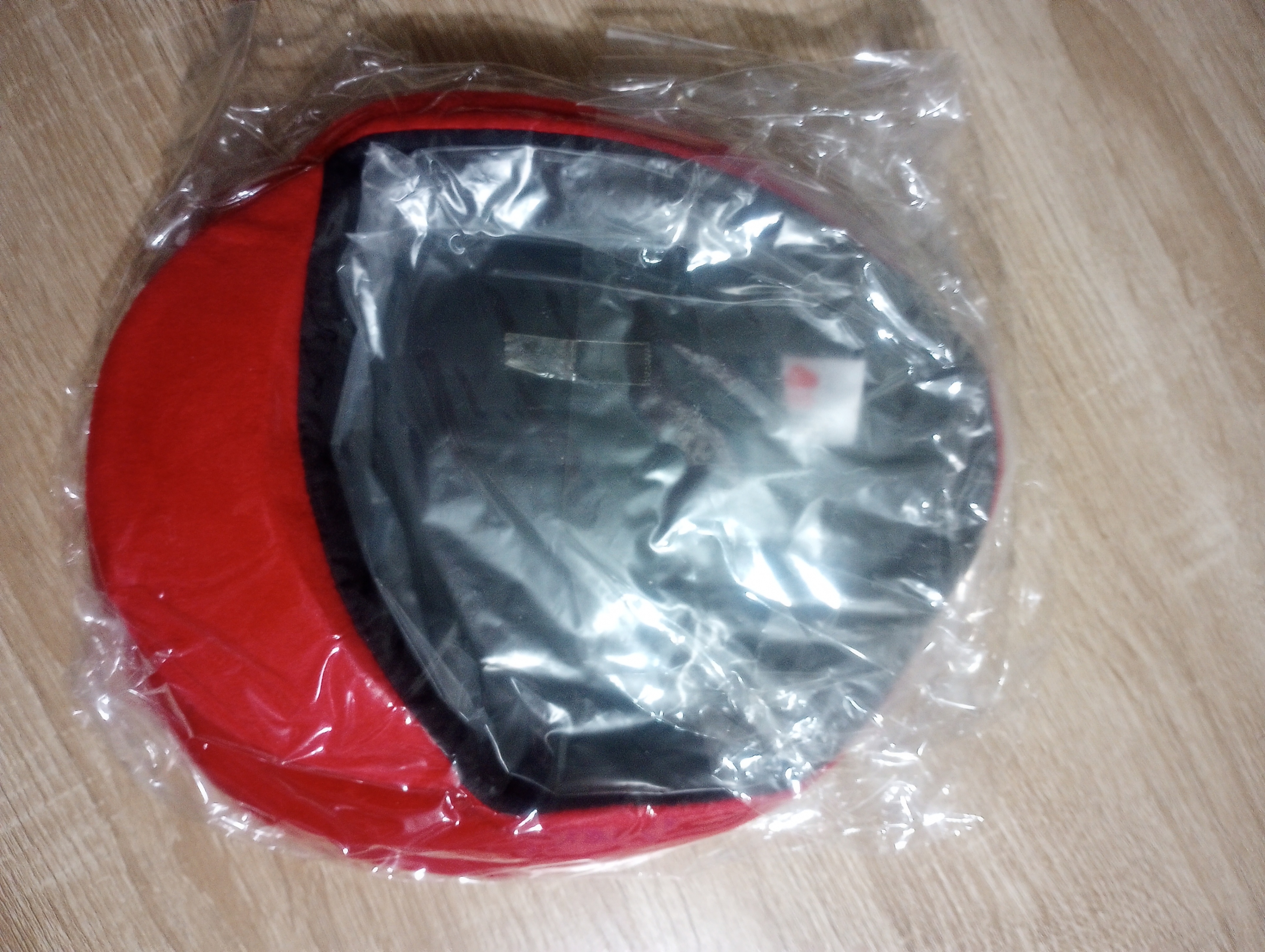 Club Nintendo Platinum Reward Super Mario Bros. Red Plush Hat - photo 3