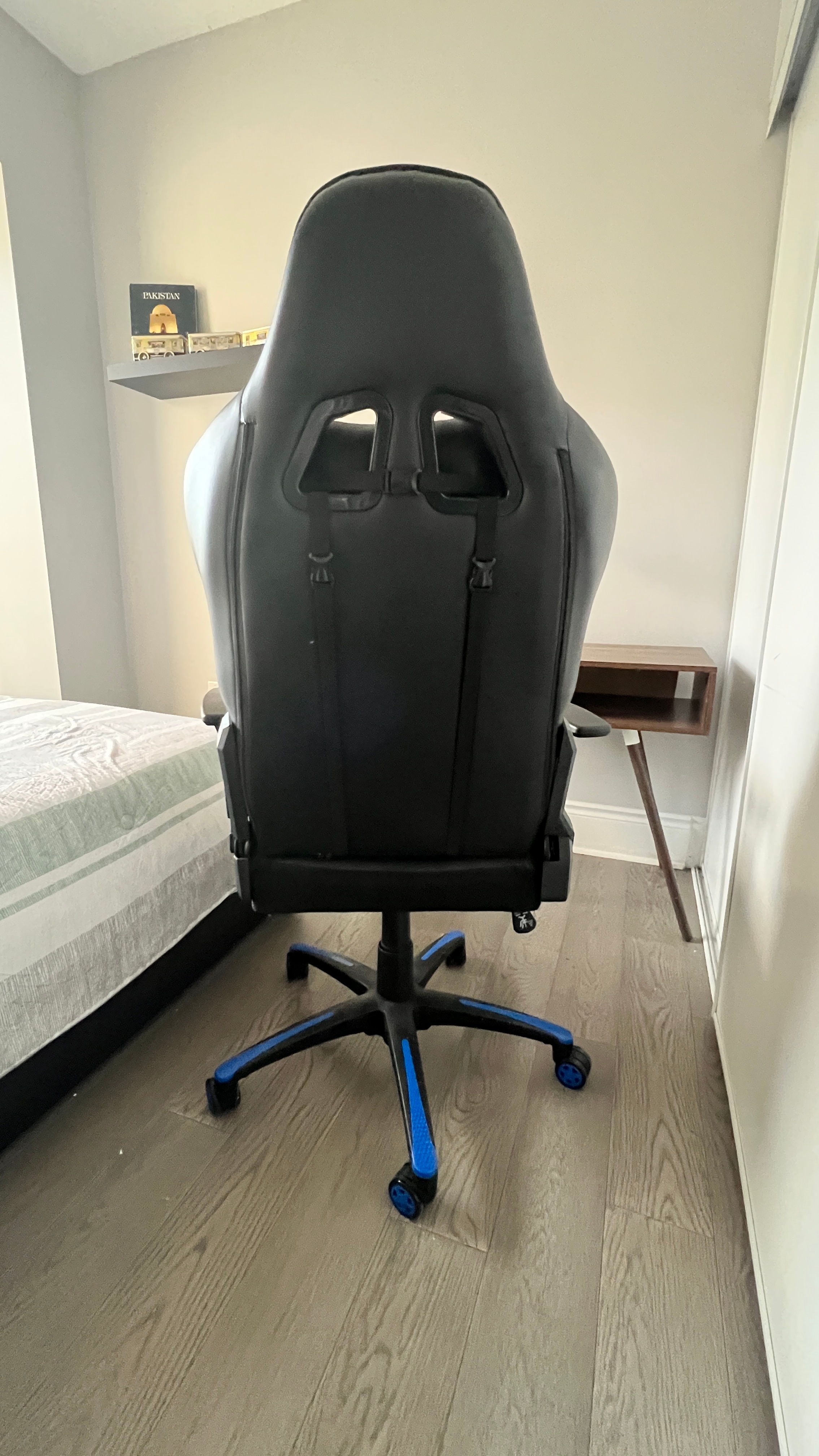 STAPLES Emerge Vartan Gaming Chair - Black/Blue - photo 5