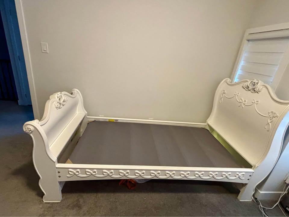 Disney Princess 3pc Bedroom Set – Twin Bed, Dresser, Nightstand - photo 2