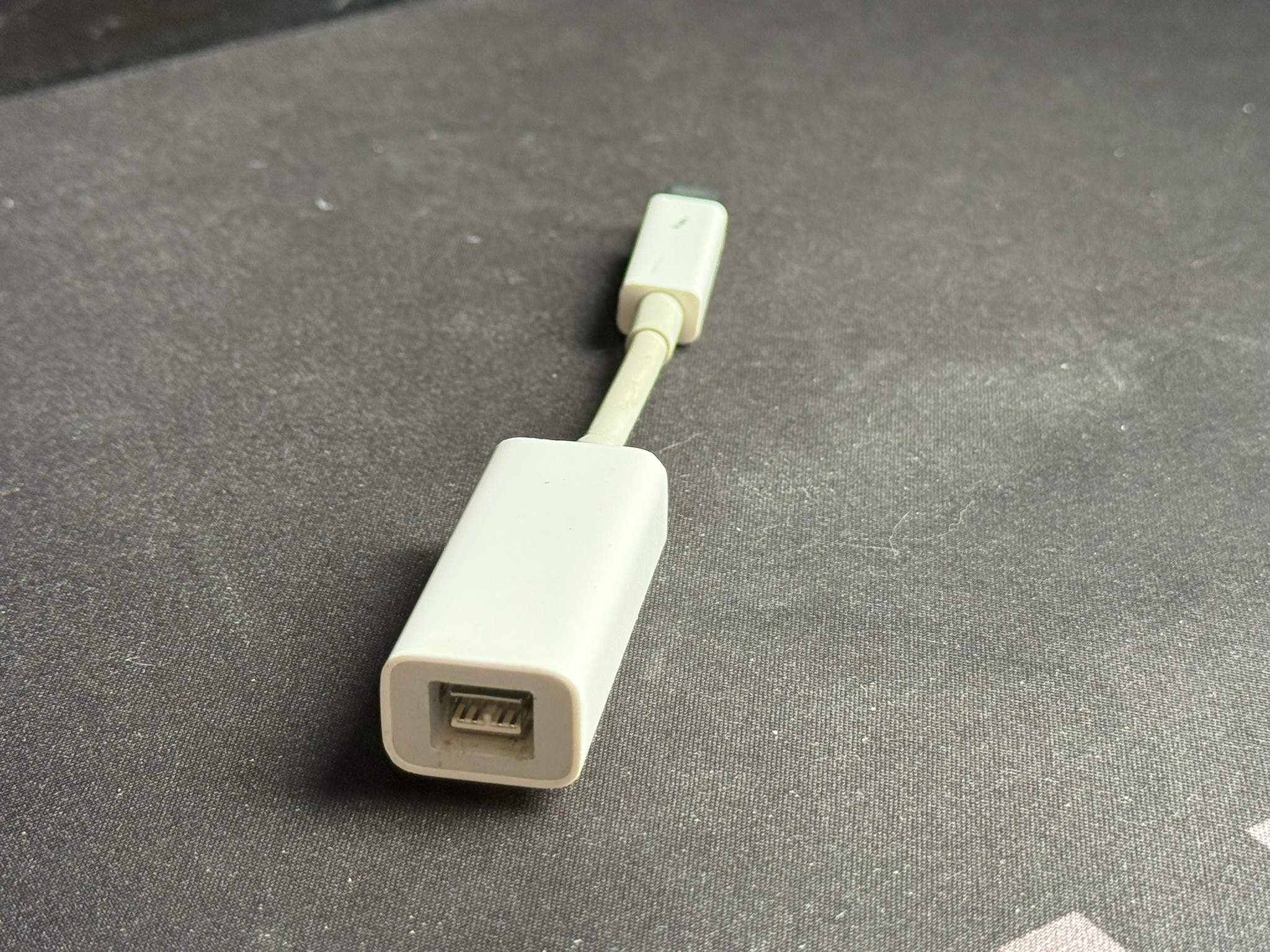 Apple Thunderbolt to FireWire Adapter - photo 2
