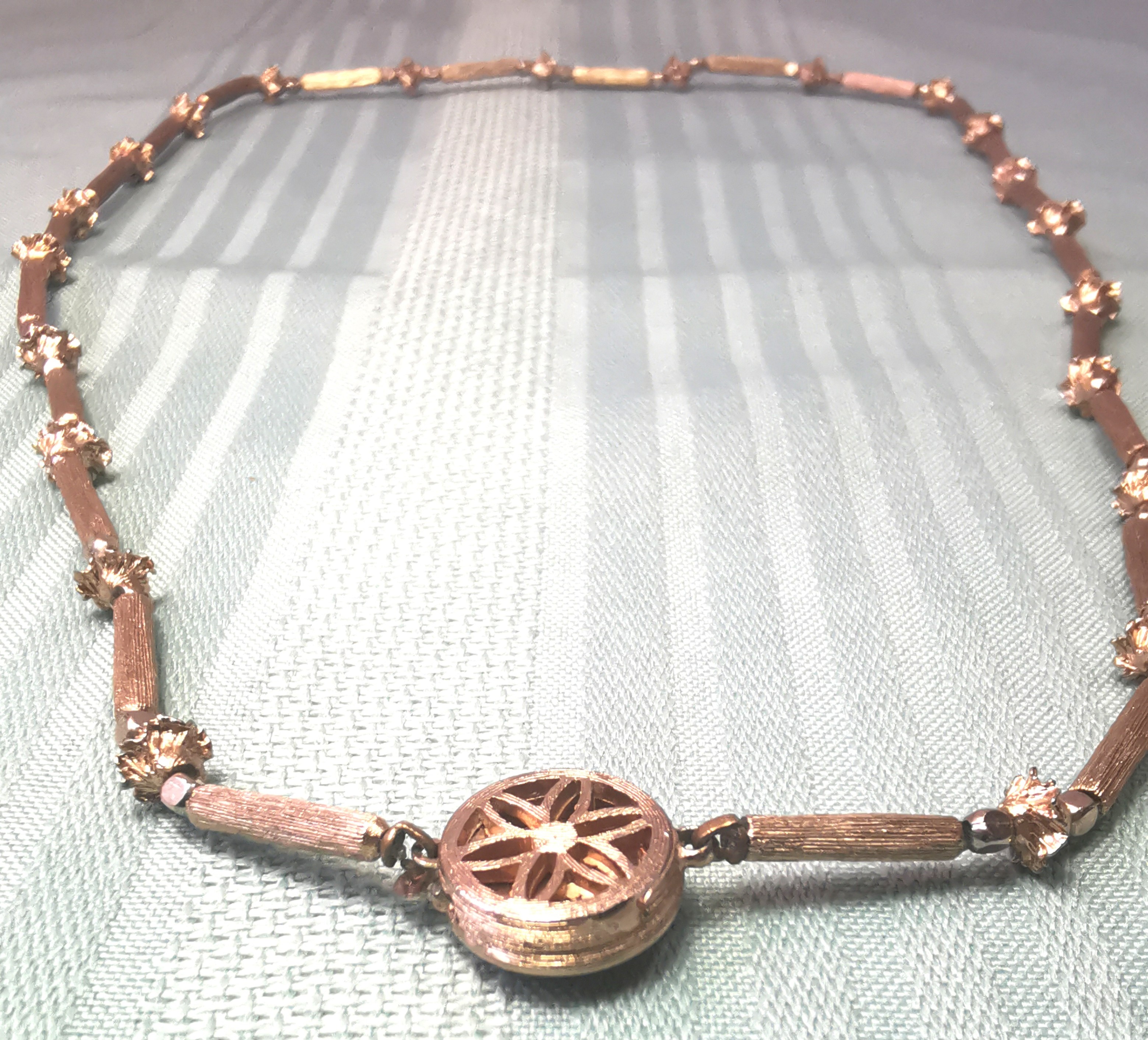 Gold Tone Textured Bar Link Necklace 22 Inch Floral Box Clasp - photo 4