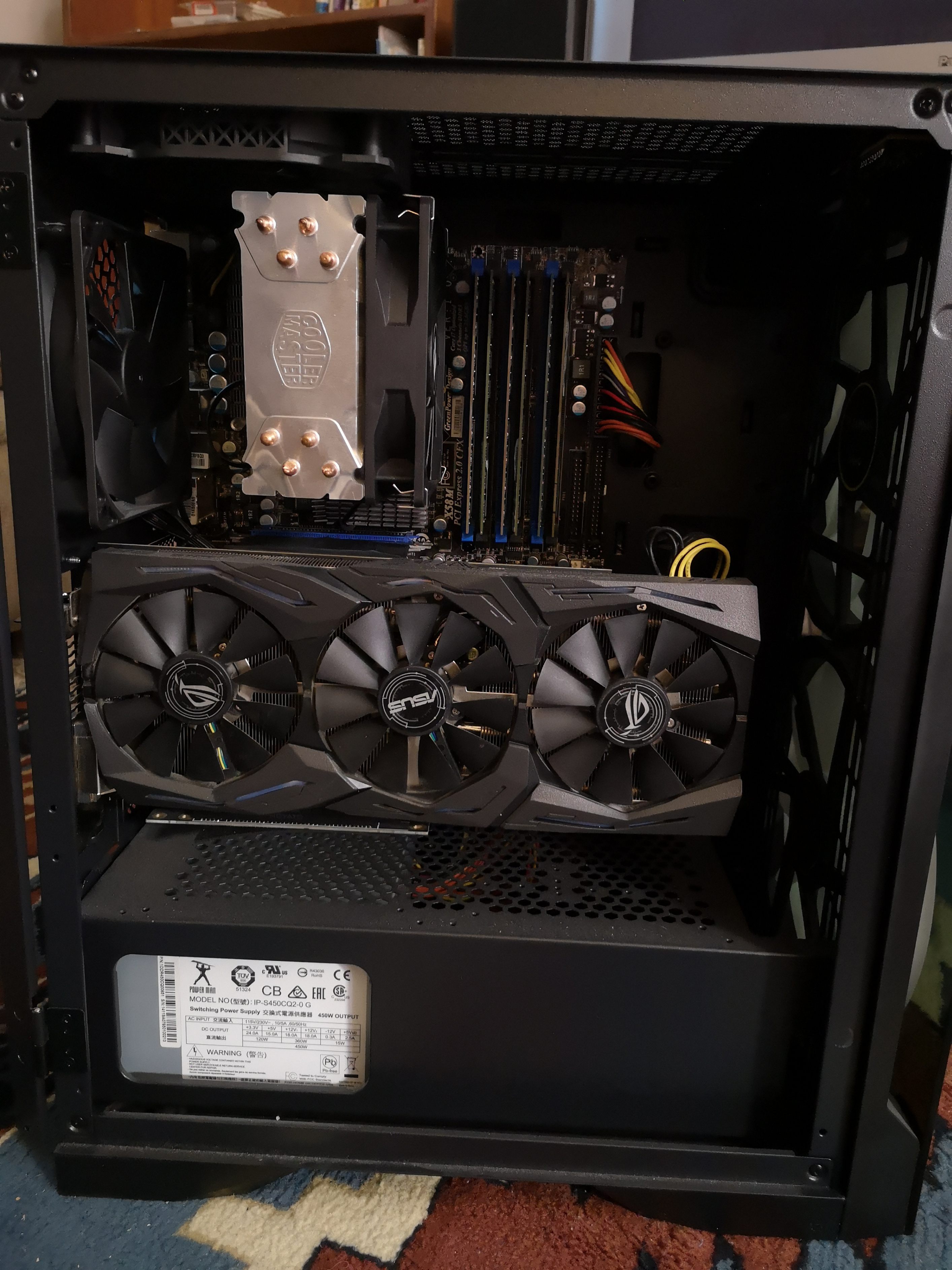 An old computer in a nice case. - photo 3
