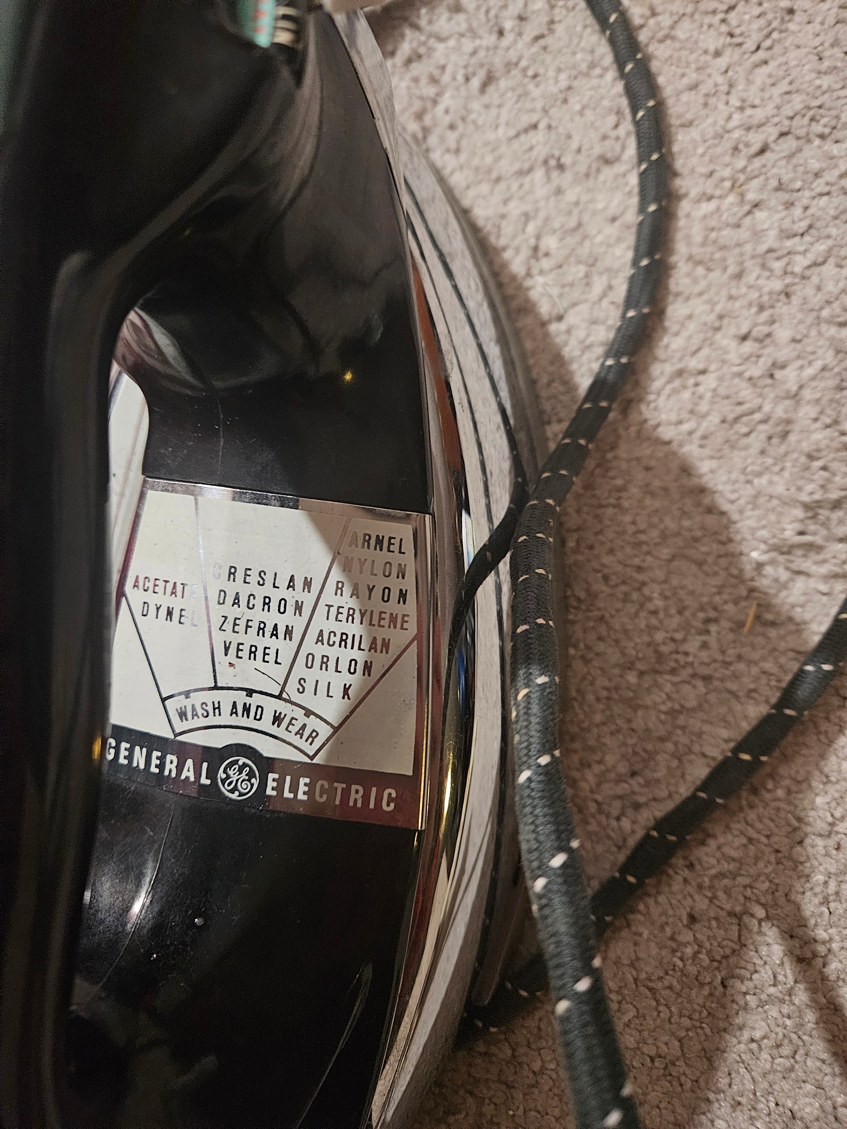 Vintage General Electric Steam & Spray Iron, Excellent Cond. - photo 2
