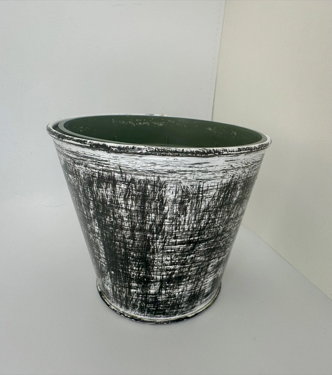 🥕 4" Cute B&W brushed Metal Cover Pot w/ a nursery pot