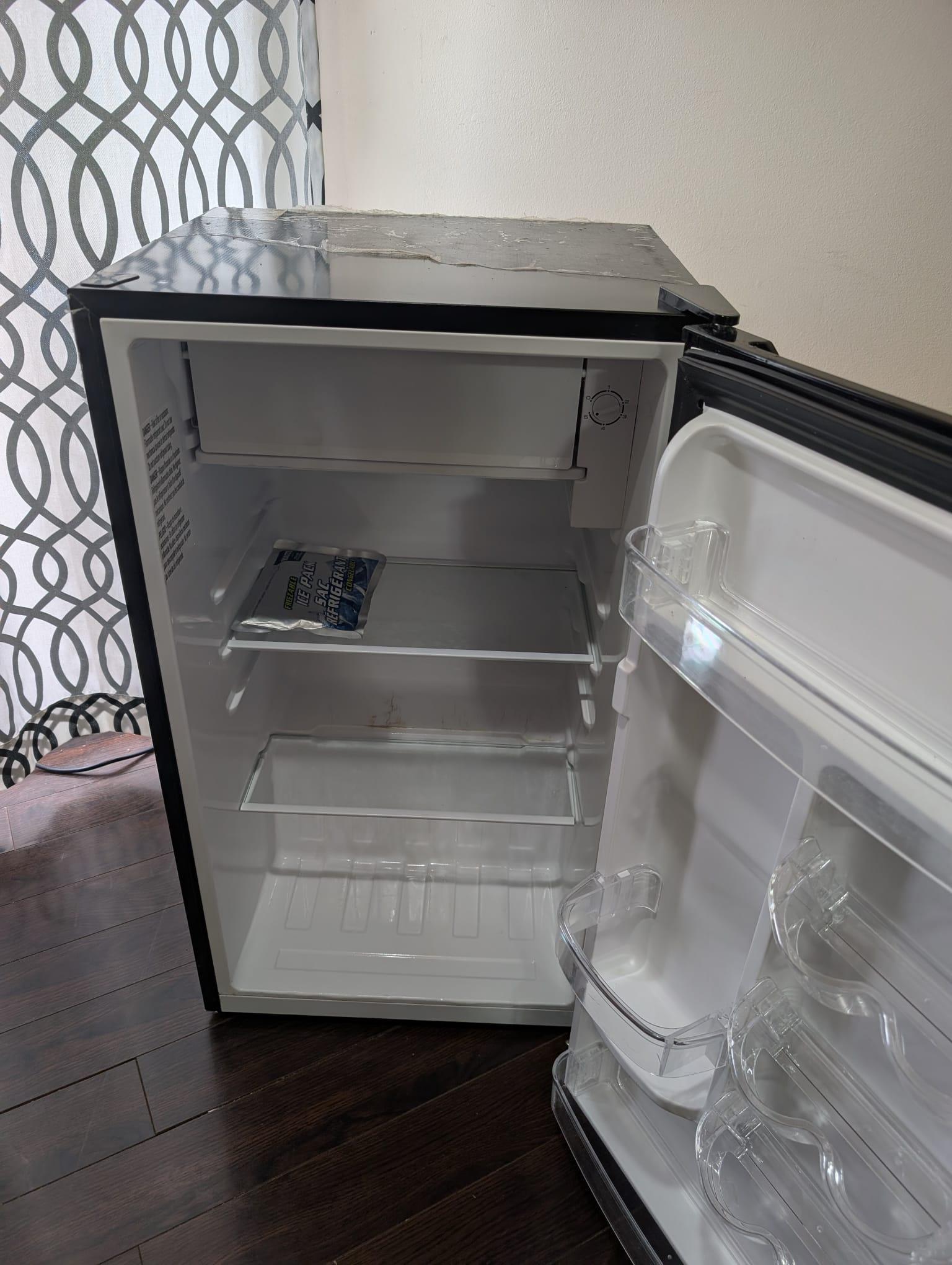 🧊 HAMILTON BEACH 3.1 CU. FT. TWO-DOOR MINI FRIDGE & FREEZER - photo 2
