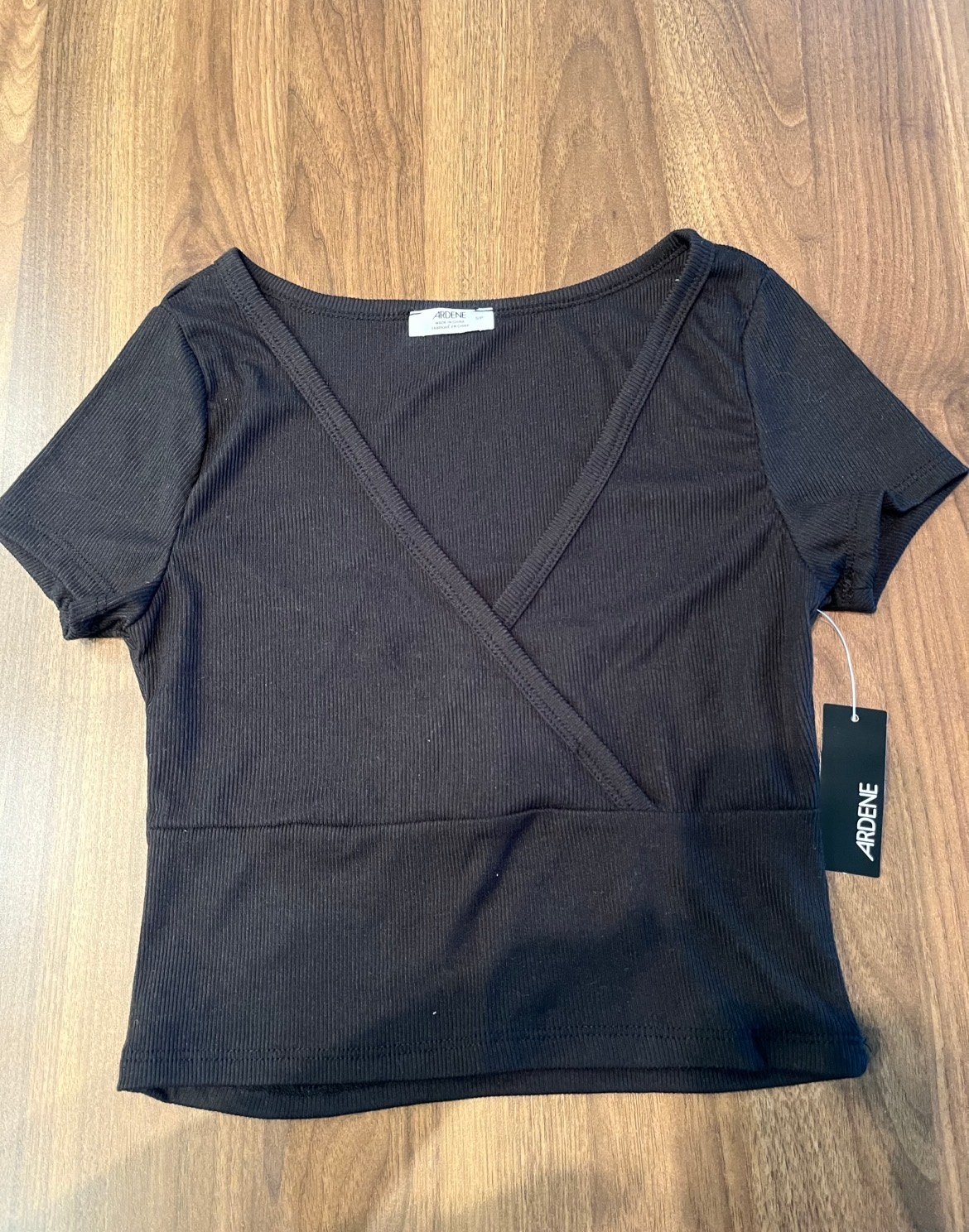 [NEW] Black Women’s V-Cut Cropped T-Shirt