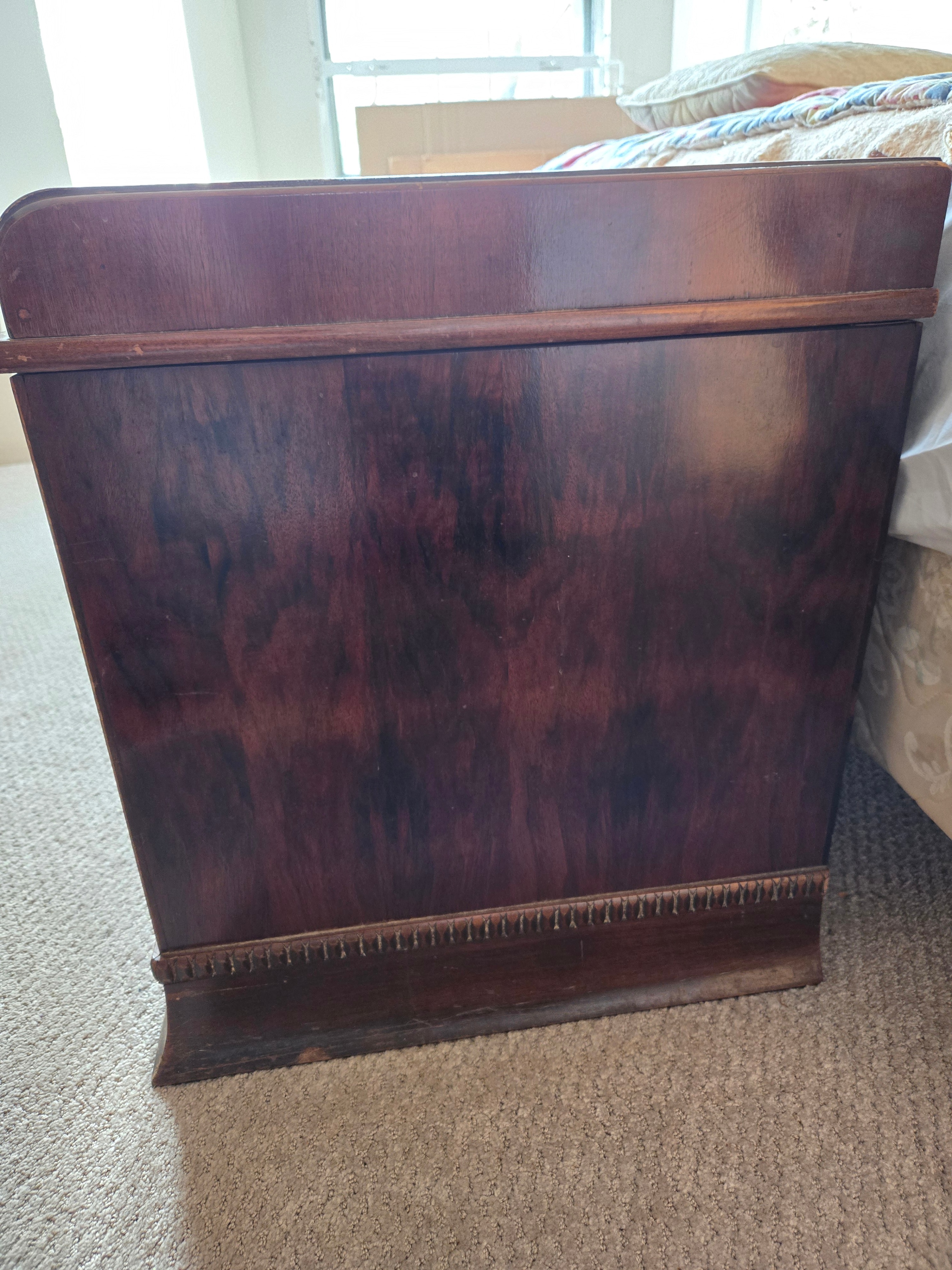 Antique 1930s Honderich “Red Seal” Cedar Chest – Walnut & Burl - photo 4