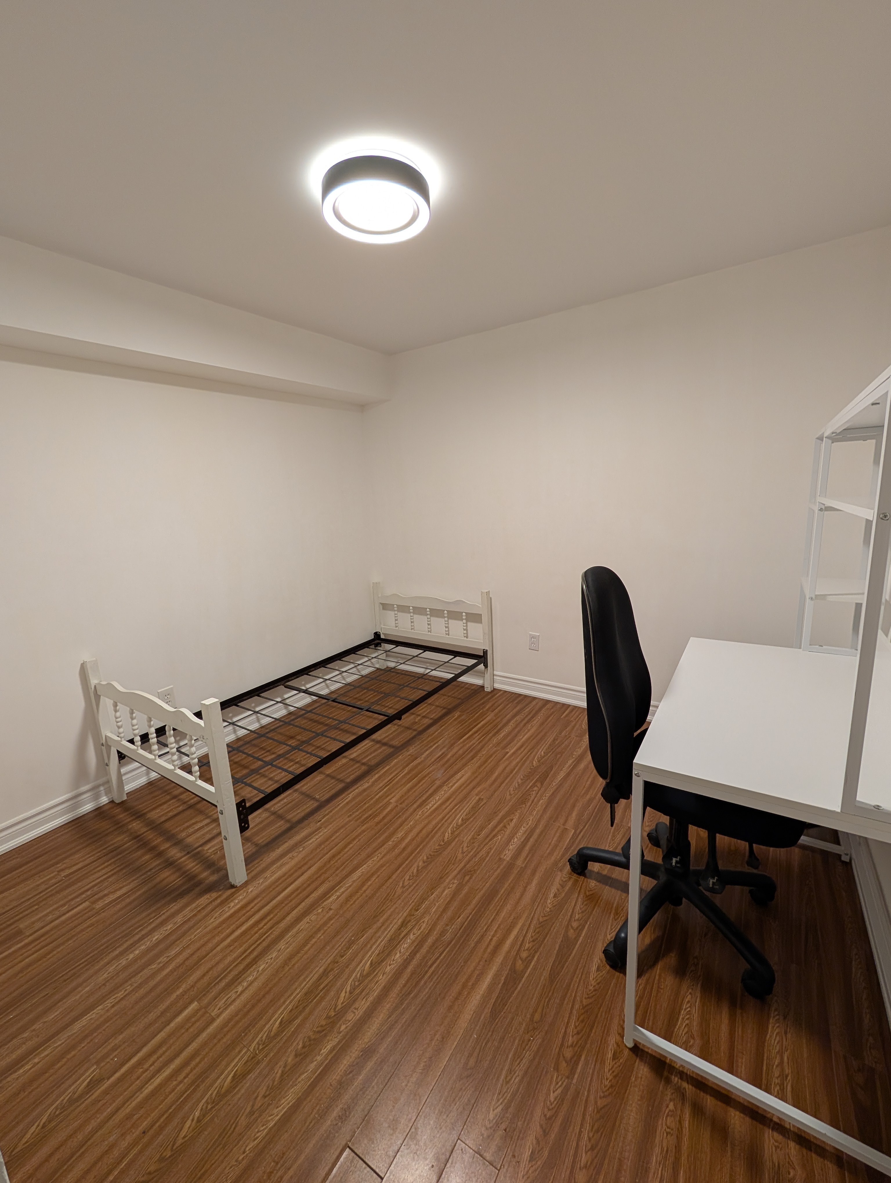 Furnished Private Room in Downtown Toronto; Utilities Included